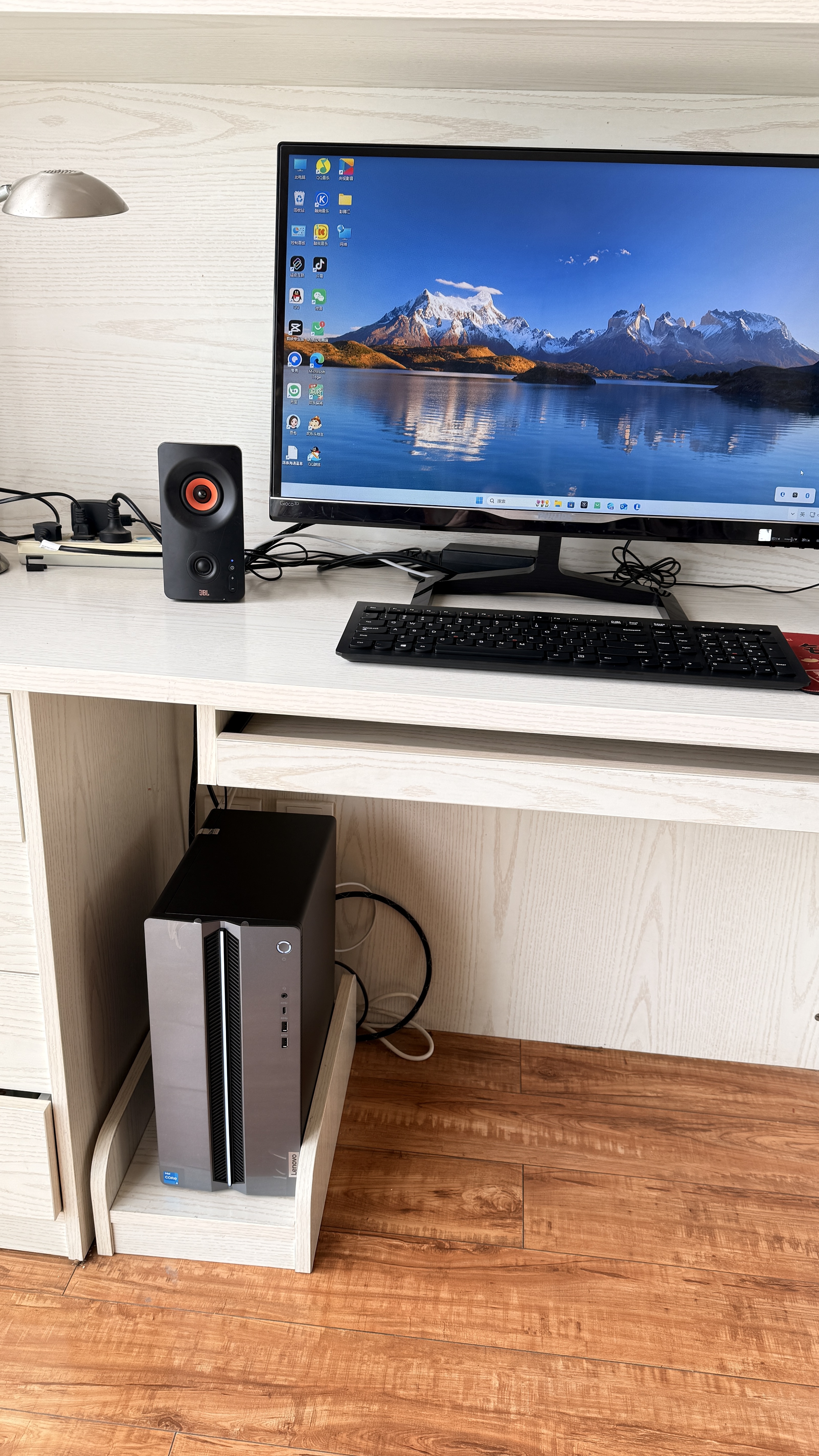联想（Lenovo）GeekPro设计师游戏台式电脑主机(14代i5-14400(F) RTX5060 8GB显卡 16G DDR5 1TB SSD)国家补贴 实拍图