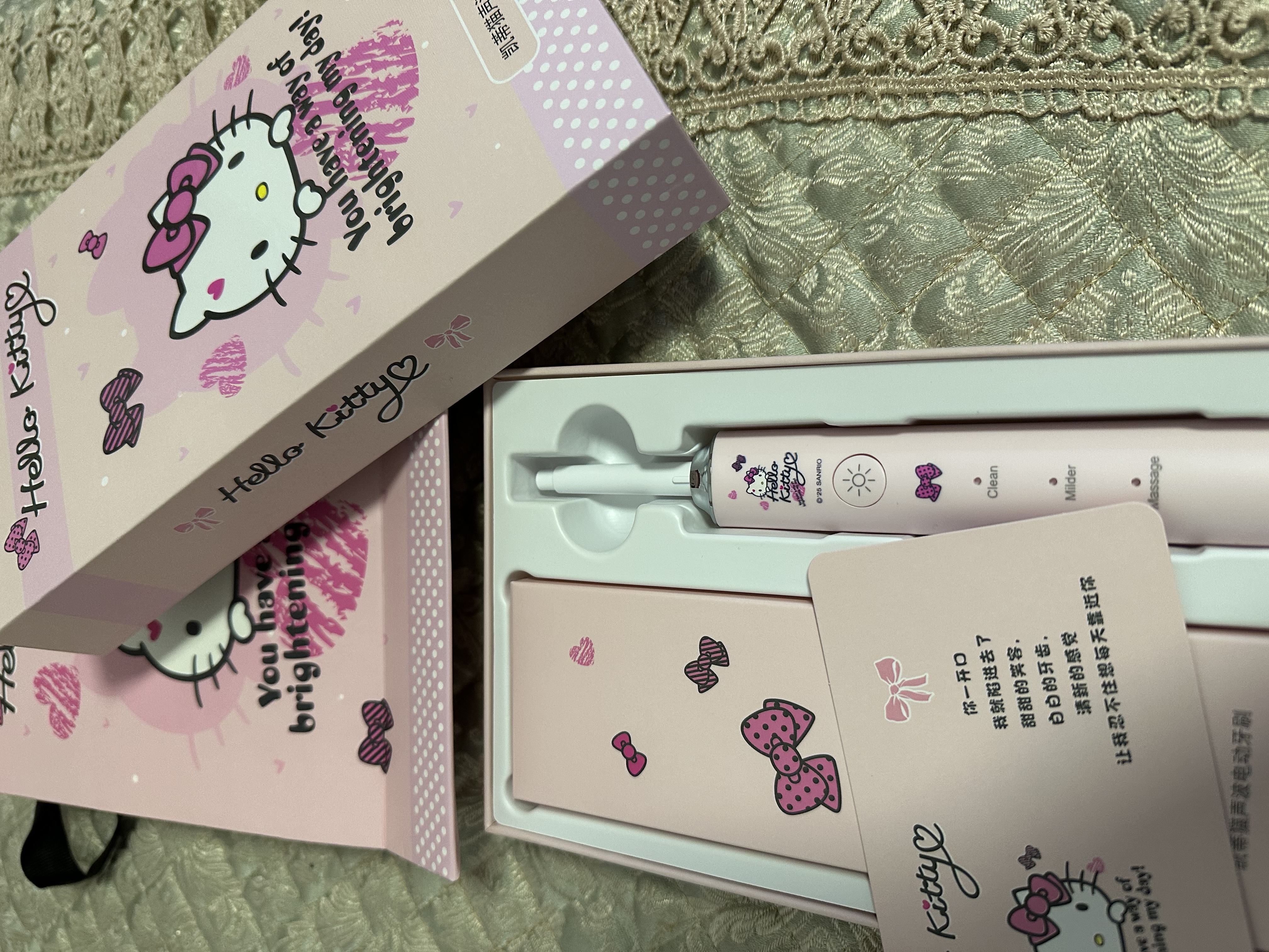 三丽鸥（SANRIO）电动牙刷超声波震动凯蒂猫防水USB充电软毛牙刷实用礼物送女友女生闺蜜生日礼物伴手礼成人情侣 凯蒂猫【浪漫礼袋】杜邦刷头+7级防水 实拍图