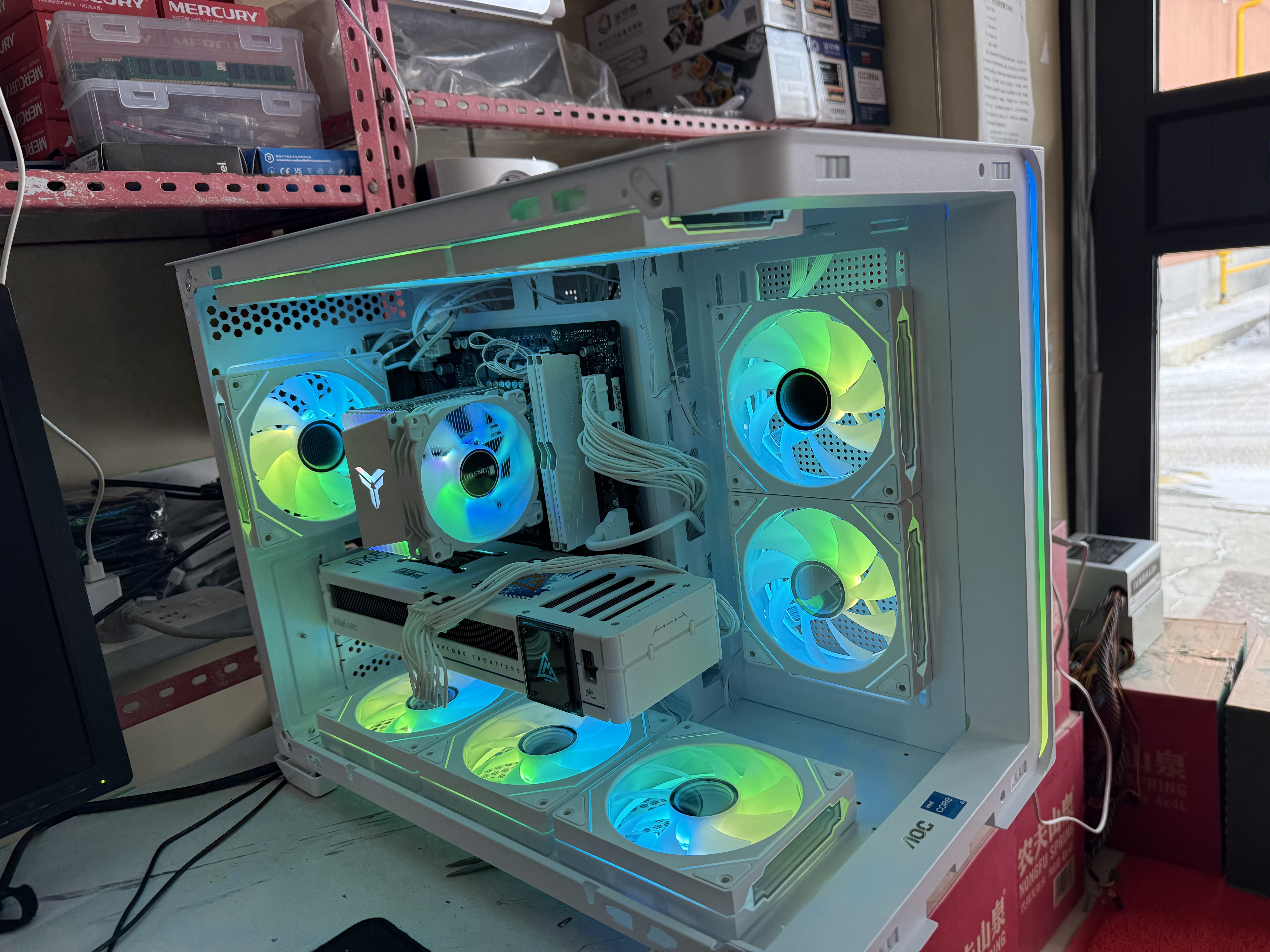 AOC星海CG389白色 游戏电脑主机海景房机箱 三面玻璃/无立柱/支持MATX/5风扇位/3D立体全景/左右分仓 实拍图