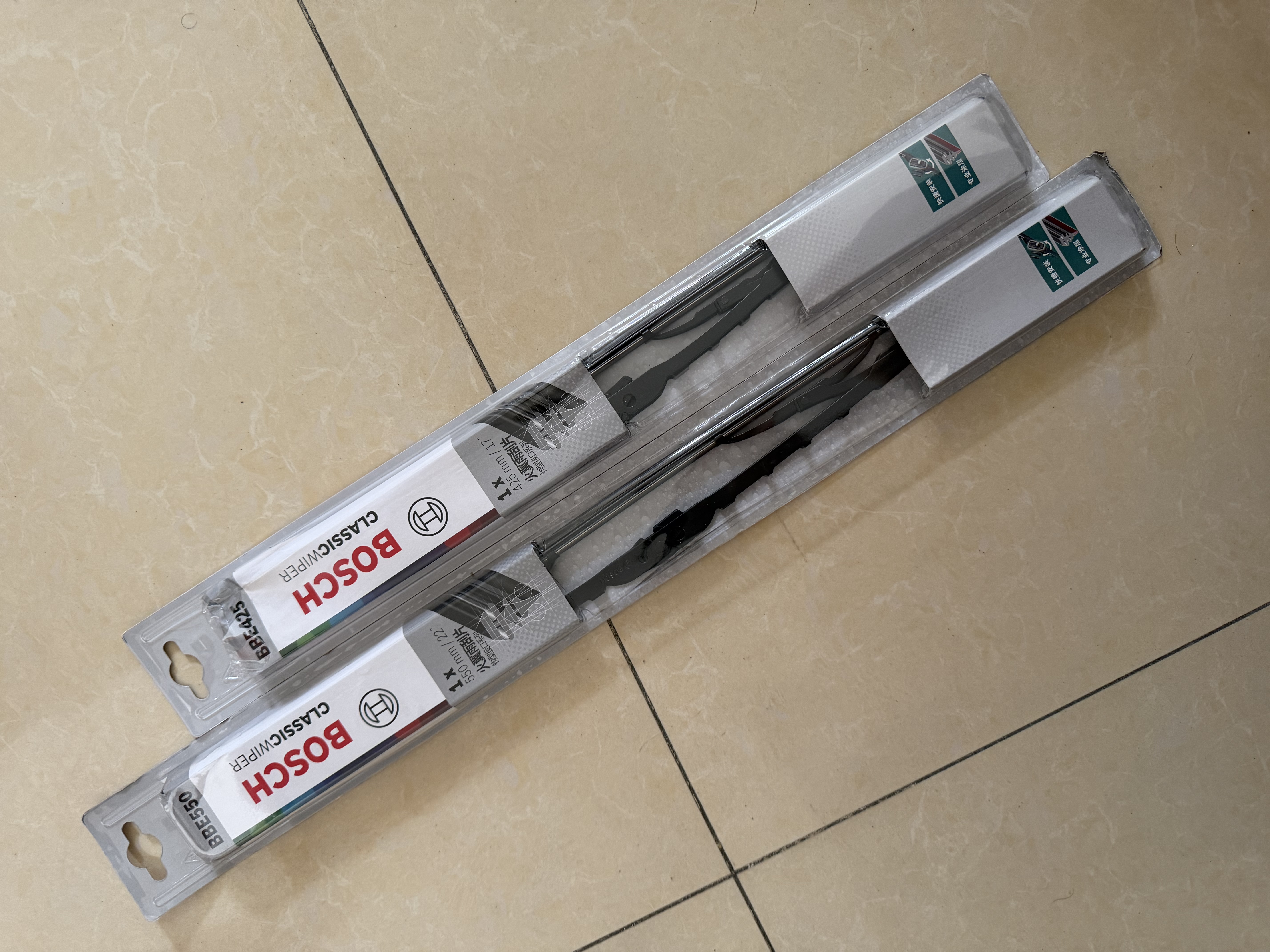 博世（BOSCH）雨刷器雨刮器片火翼有骨U型22/17(06-11日产轩逸/02-19轩逸经典) 实拍图