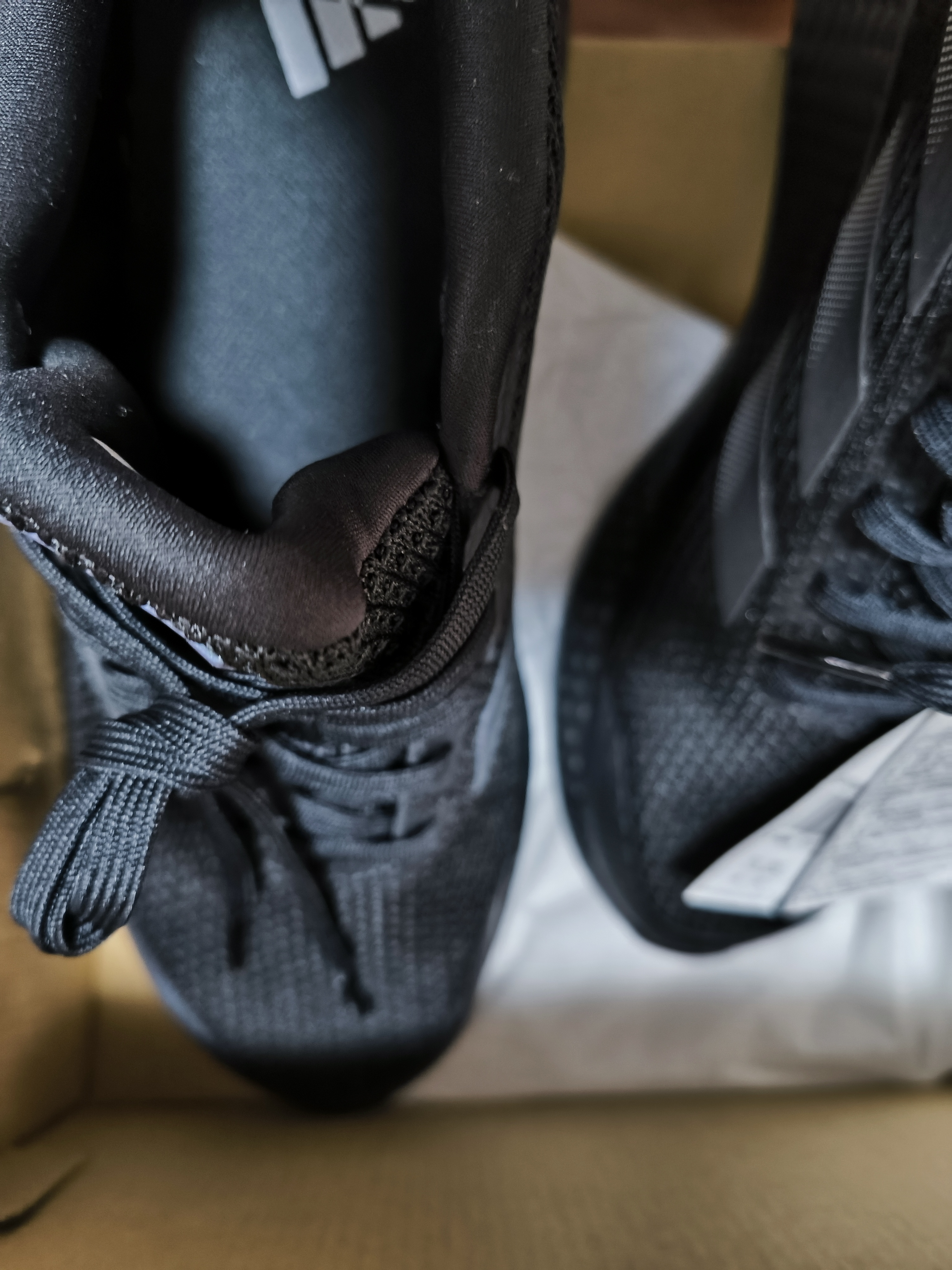 阿迪达斯Adidas 男鞋女鞋ALPHA轻便运动跑步鞋 GW2499 40.5码 实拍图