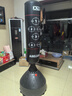 爱倍健（AIBEIJIAN）拳击沙袋散打立式家用成人拳击沙包不倒翁儿童跆拳道拳击训练器材 1.85米【黑1234】沙袋加粗配重桶 实拍图