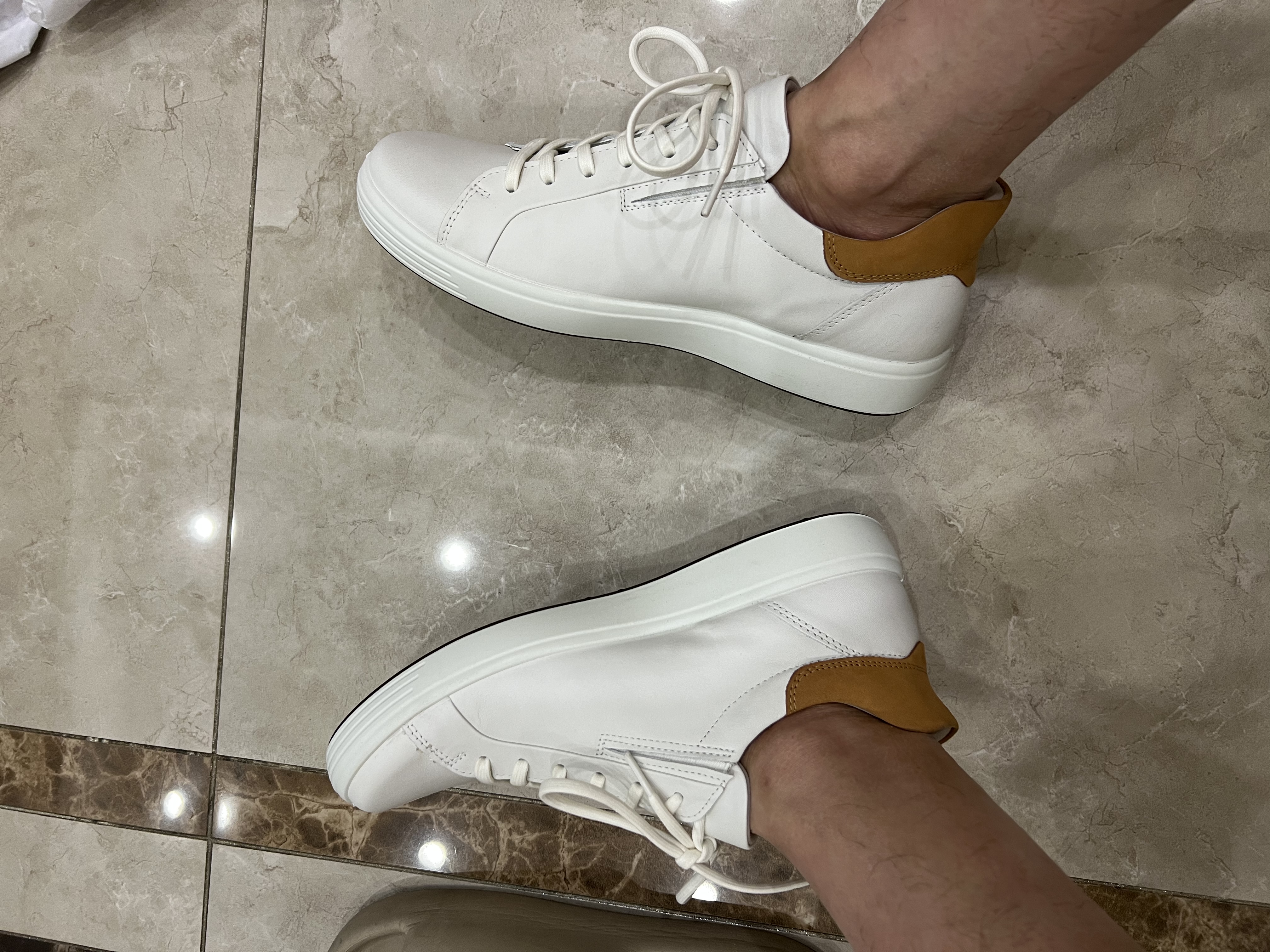 爱步（ECCO） 日常休闲百搭经典板鞋 柔酷7号男鞋470824 白色/棕色43  实拍图