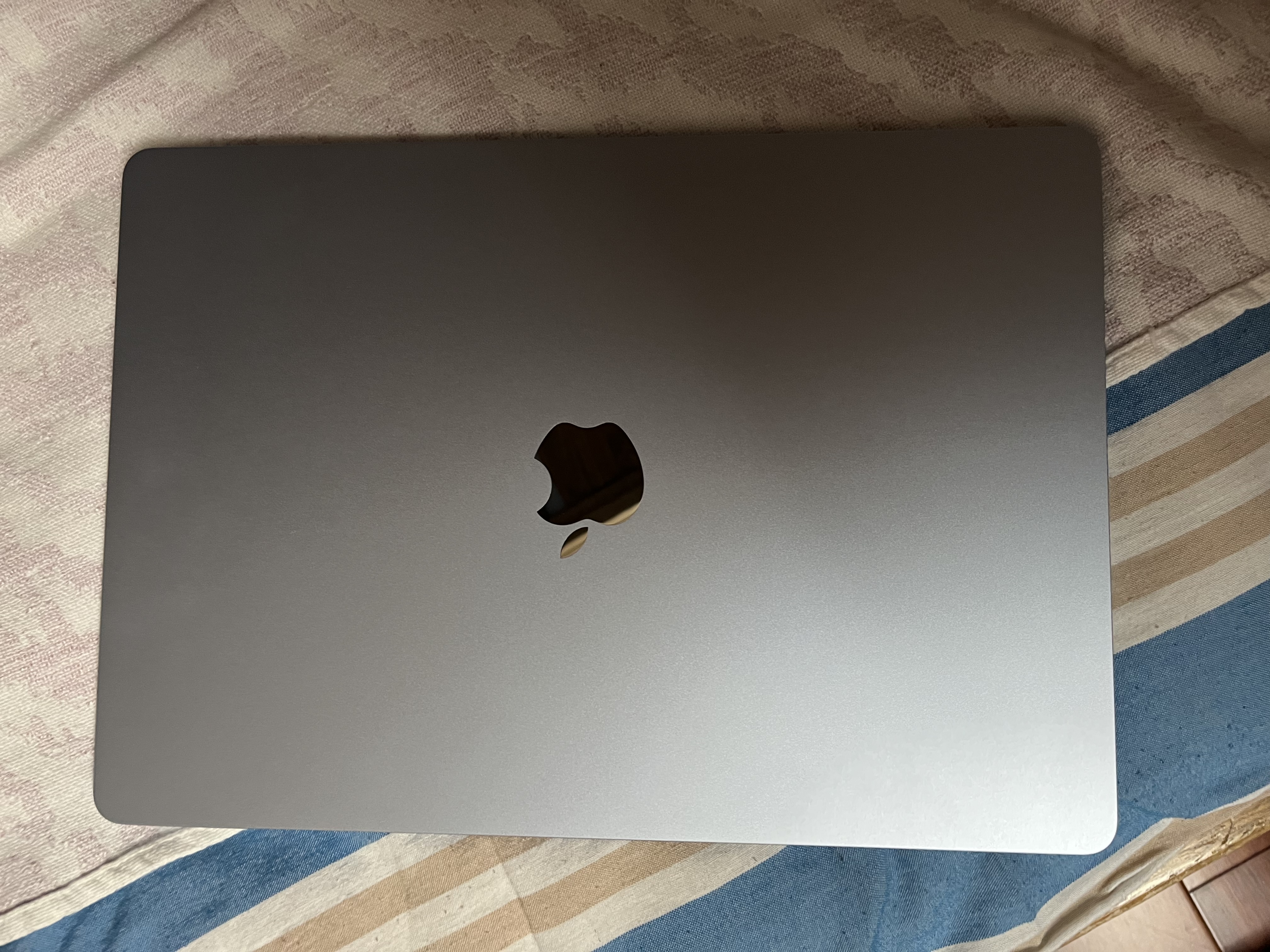 Apple/苹果AI笔记本/2025款MacBookAir 15英寸M4(10+10核)24G 512G天蓝色电脑MC7D4CH/A 实拍图