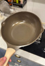 炊大皇钛盾炒锅 麦饭石色不粘锅多功能少油烟炒菜锅平底锅28cm 实拍图