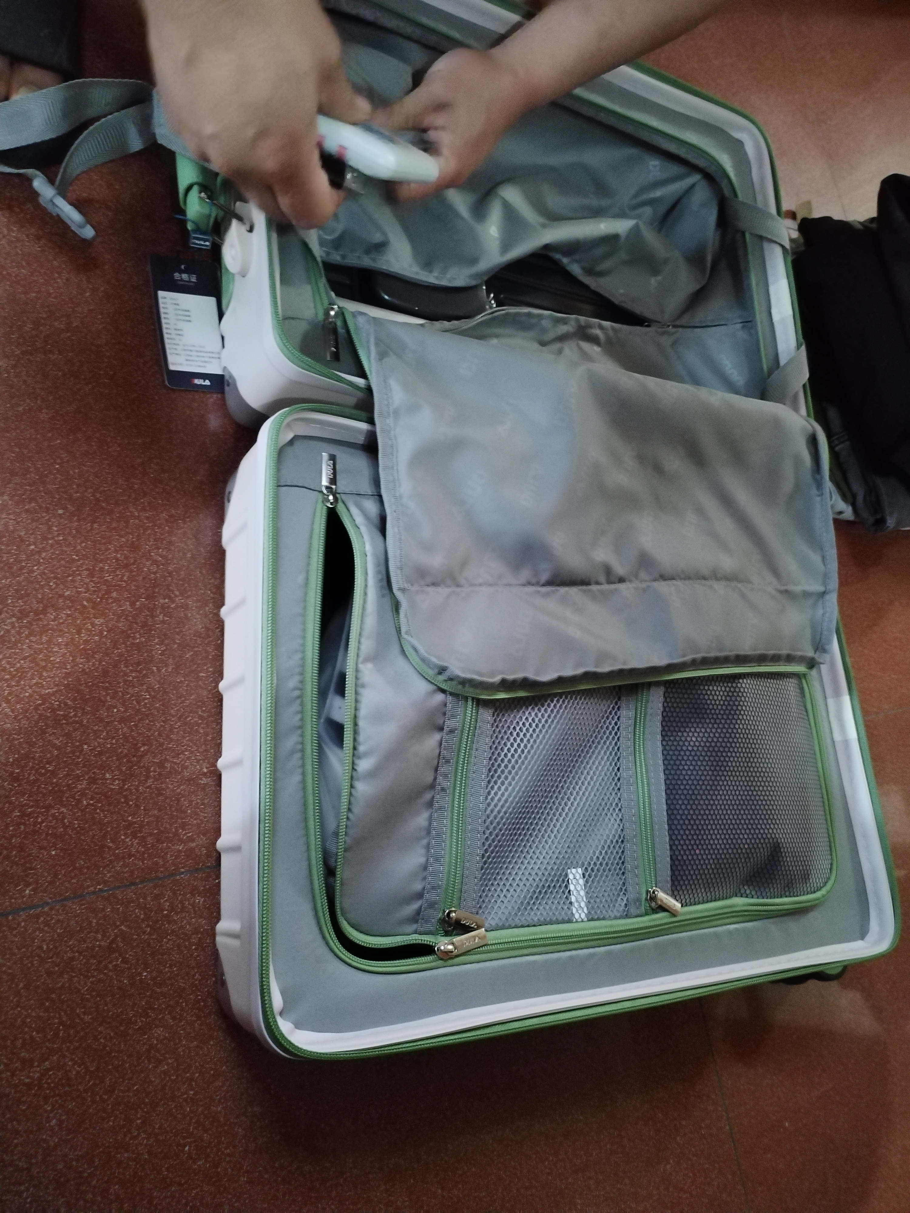 DULA行李箱高颜值多功能带杯架USB拉杆箱旅行箱密码箱子爽白绿20英寸 实拍图