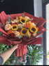 艾斯维娜鲜花速递向日葵混搭花束生日礼物全国同城配送 33朵玫瑰康乃馨混搭花束 实拍图