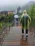 车归沐一次性雨衣雨披加厚一体全身防暴雨骑手电动车户外登山成人带帽【混色款】一次性雨衣成人6件装 实拍图