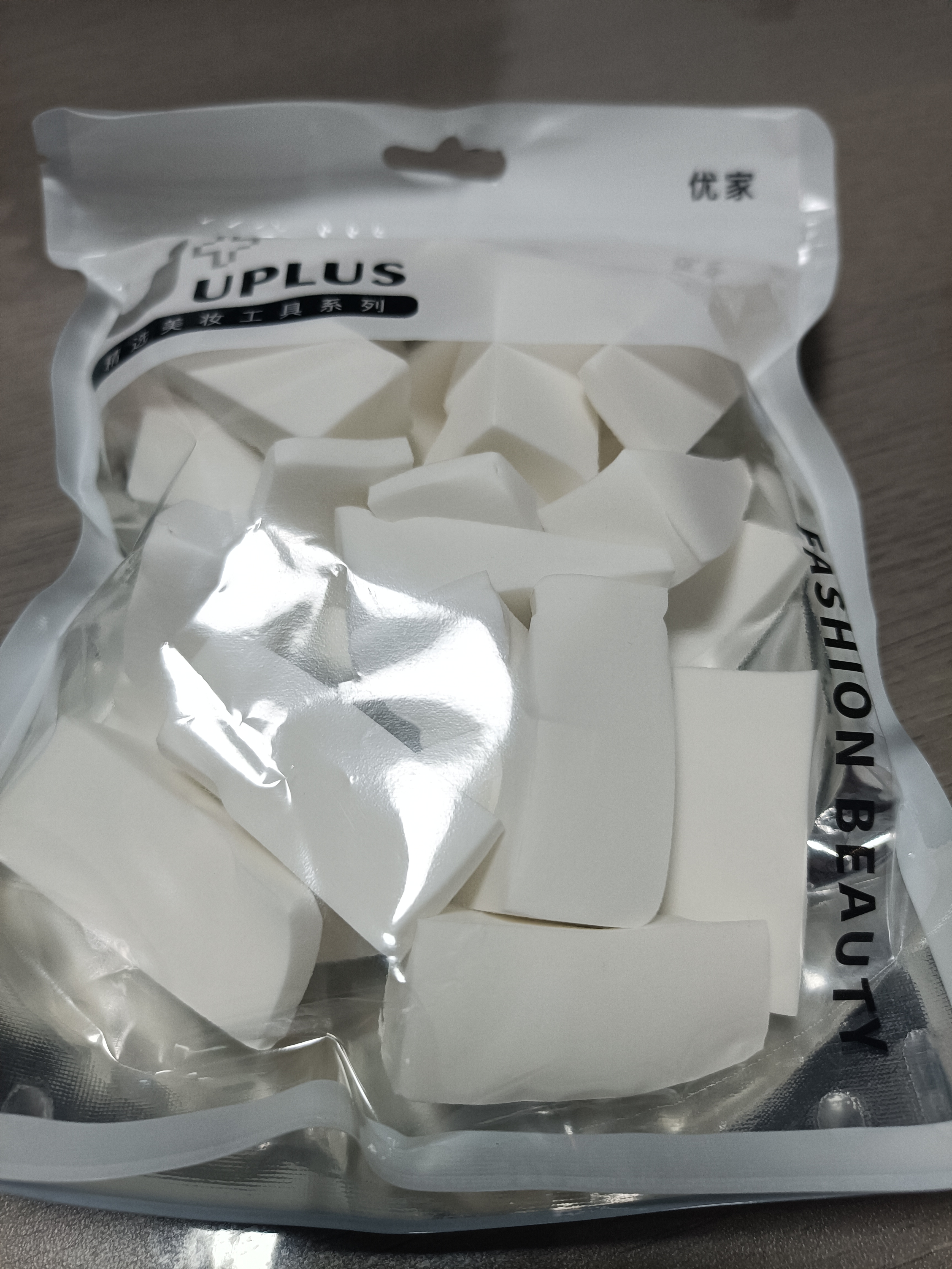 优家（UPLUS）三角形粉扑24个化妆粉扑细节遮瑕美妆蛋化妆蛋粉底液专用 实拍图