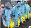 牧萌儿童雨衣带书包位男童女童女孩加长全身学生雨披 蓝色太空人 3XL 实拍图