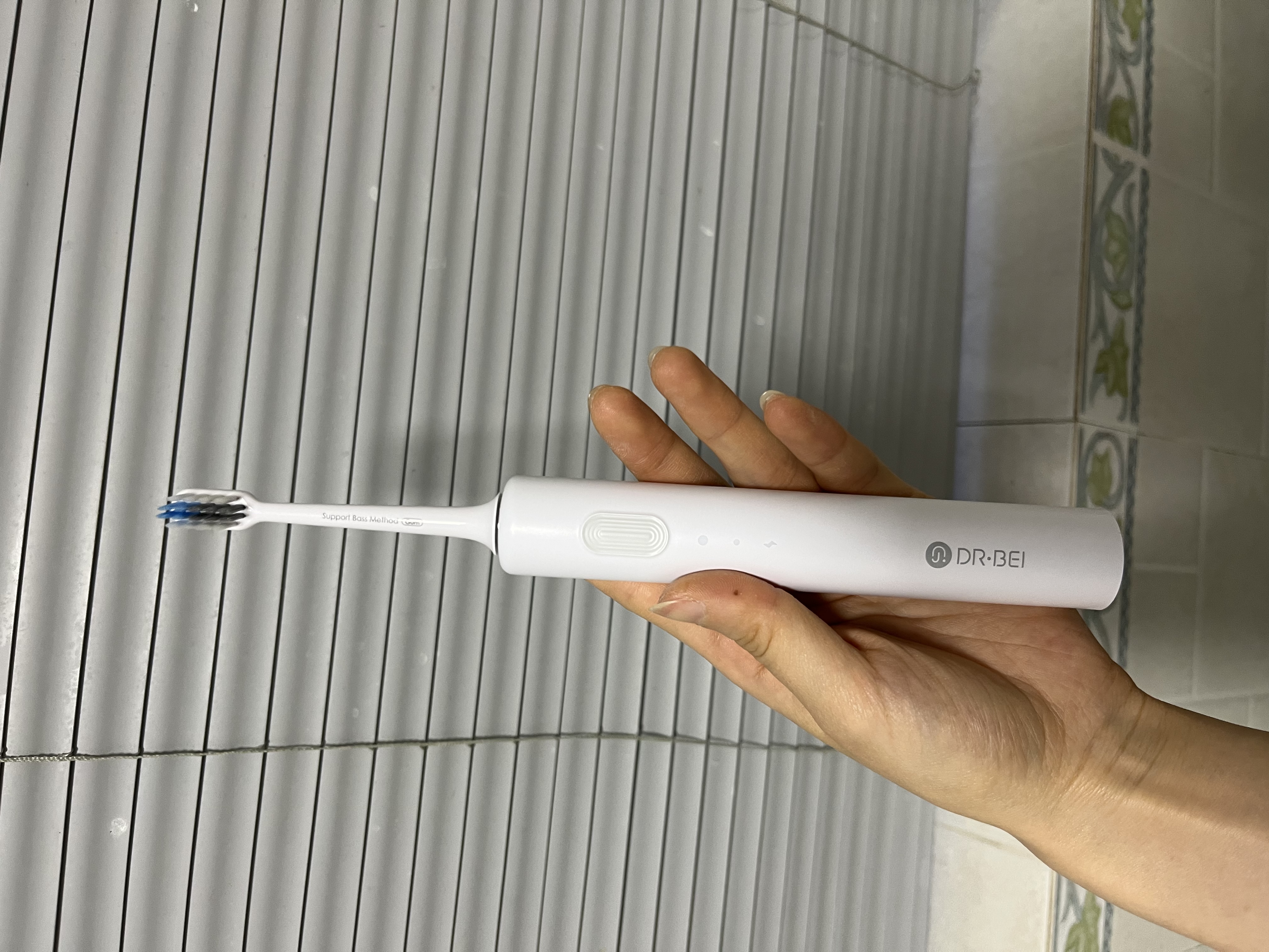 贝医生电动牙刷声波智能软毛牙刷防水电动牙刷企业团购礼物 C1纯真白【刷头敏感1+清洁3】1支 实拍图