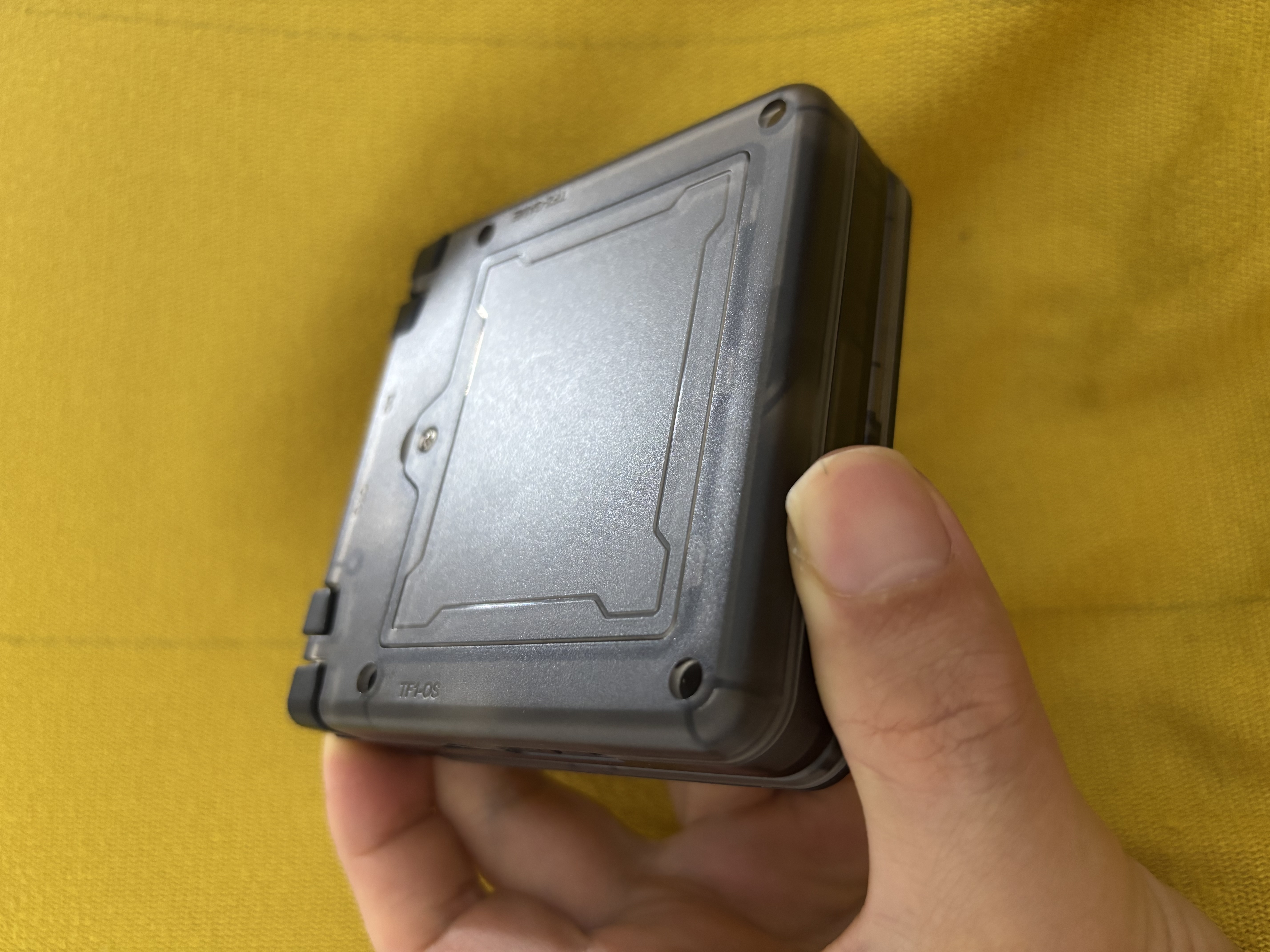 自由物语 复古折叠掌机升级版 翻盖款GBA街机IPS屏64位口袋游戏机 透黑 64G升级版 实拍图