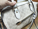 蔻驰（COACH）【品牌直供】女士ROWAN中号手提单肩斜挎波士顿包沙黄粉笔白CV961 实拍图