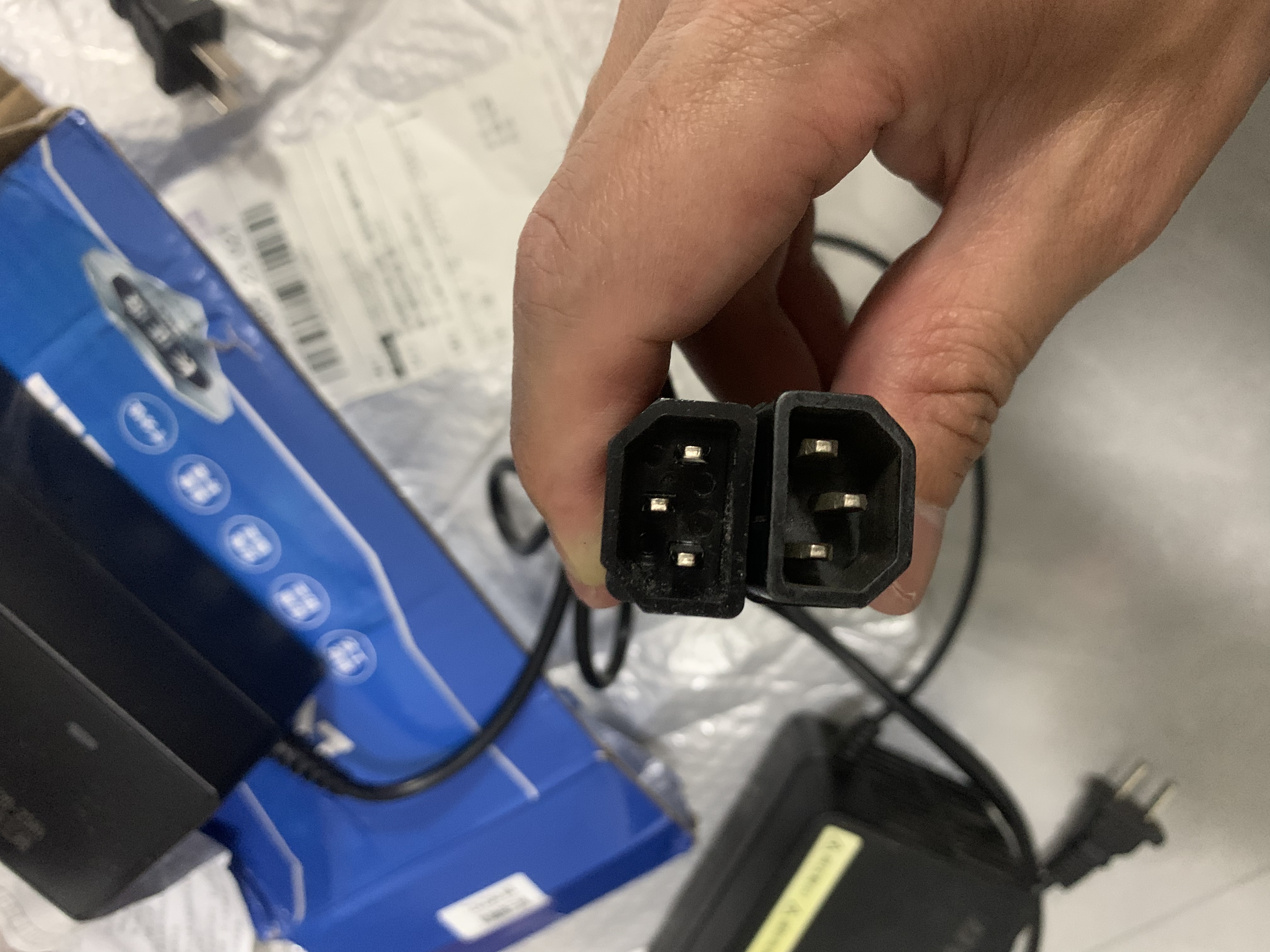 小刀电动车原装正品充电器铅酸石墨烯48v/60v/72v-12AH-20AH充电器三竖长征版小刀充电器 原装正品：72V20-23AH（3竖插头）正接款 实拍图