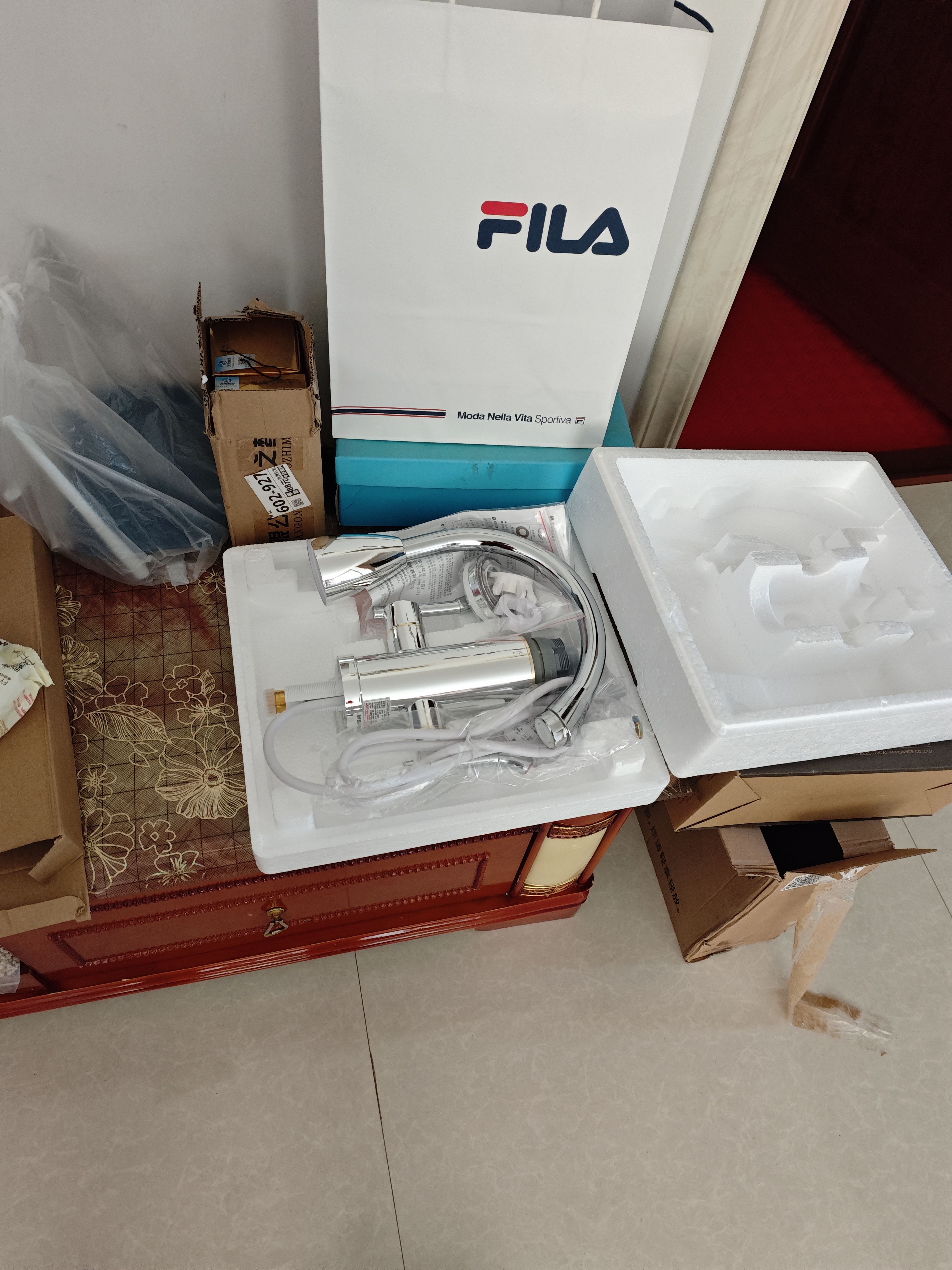 飞羽 电热水龙头 即热式快速加热水龙头速热小厨宝电热水器 厨房冷热两用大弯下进水 圆头大弯喷镀银【免费安装】 实拍图