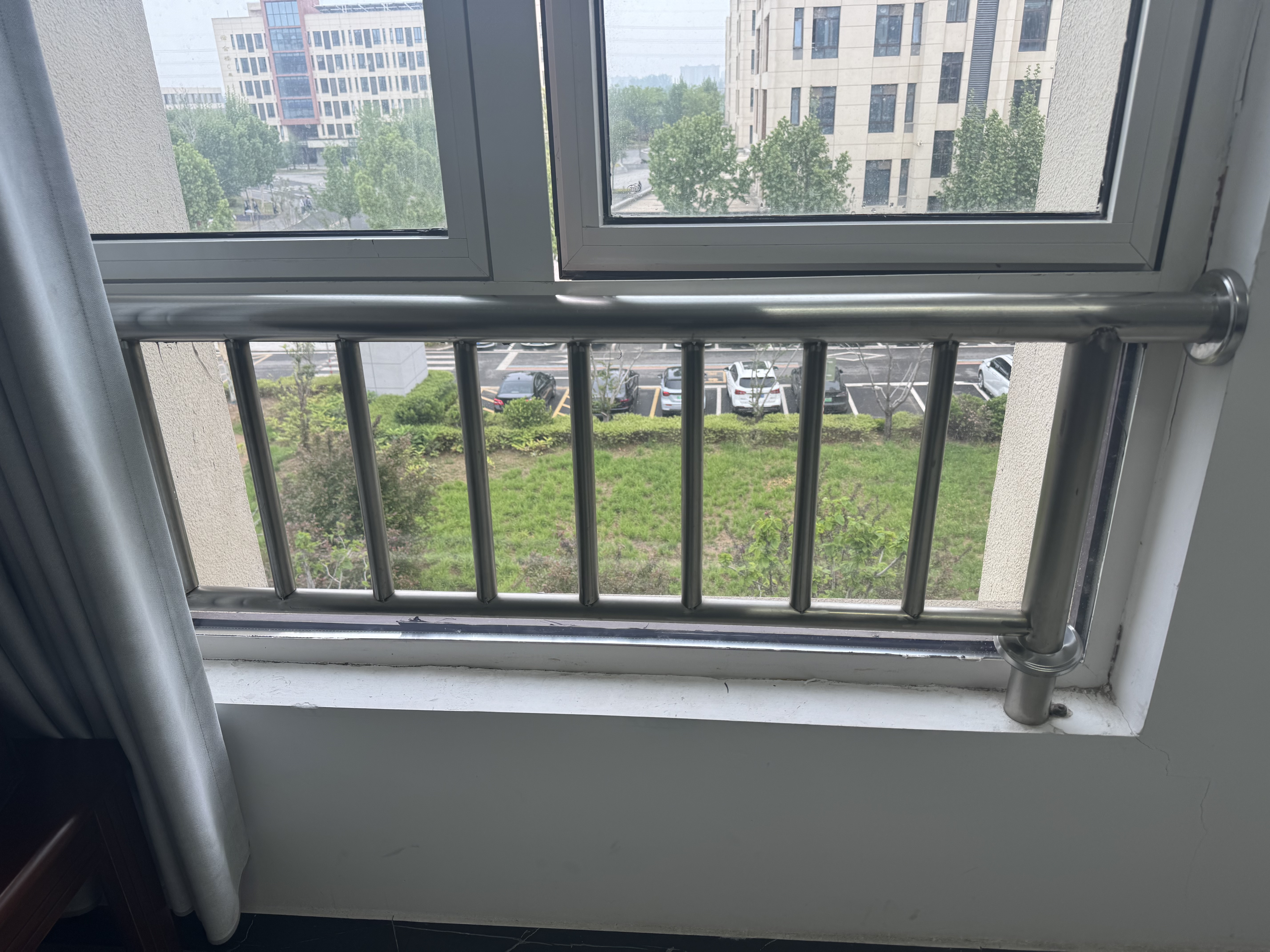 亚伦大力士小手推车平板车拉货家用搬运车折叠拖车仓库商用拉车快递搬运工具 加厚黑板【110*65】6寸超静音烽火轮+承重2400斤 实拍图