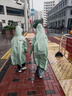 备美儿童雨衣小学生上学专用男童女孩长款全身防暴雨带书包位雨披 实拍图