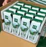 伊利【新鲜日期】金典纯牛奶整箱 200ml*24 3.6g乳蛋白礼盒装 实拍图