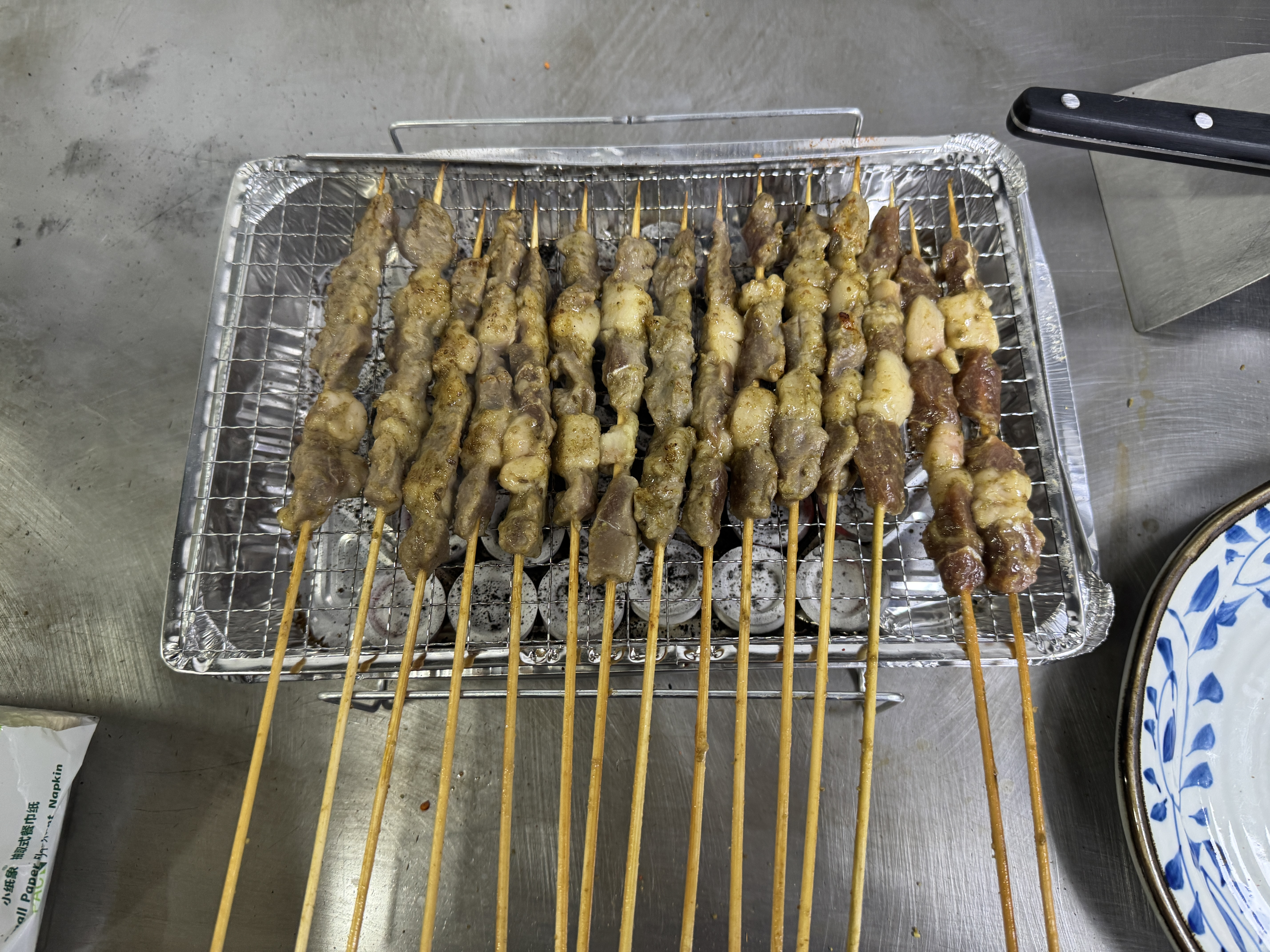 【配炭】京东物流一次性烧烤炉家庭户外烤肉无烟碳烤炉木炭烧烤架 【加厚隔热烧烤炉送20碳】送工具-油刷展开即用 实拍图