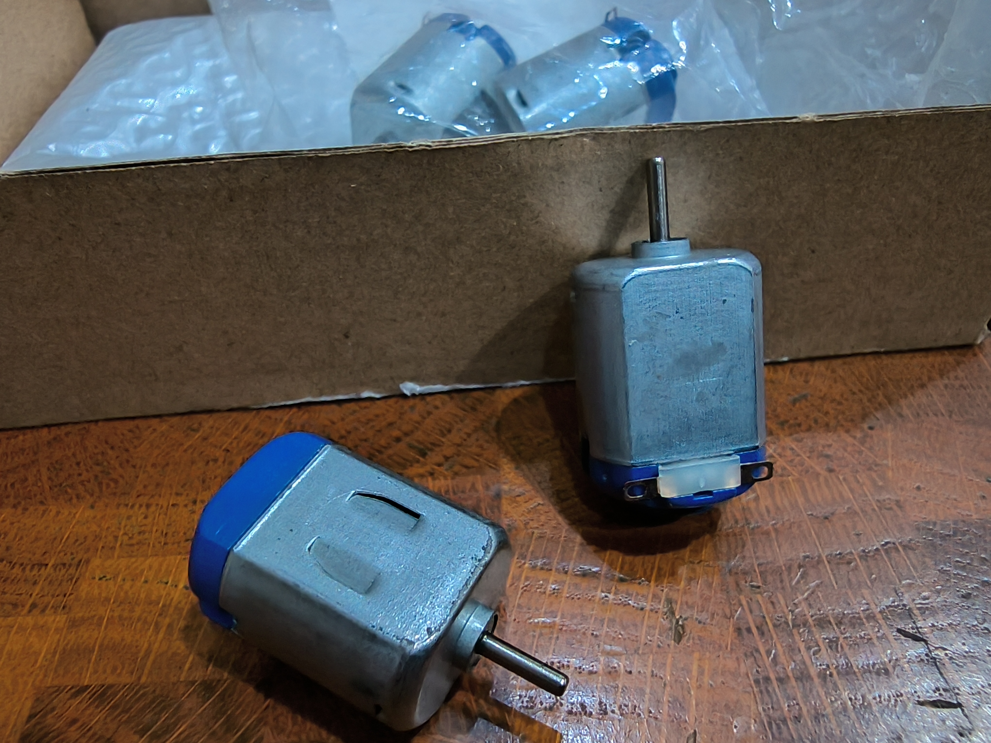 汇君（HUIJUN）微型130 140小马达电动机电机四驱车玩具diy手工制作速小型风扇 130通用版（蓝）1个 . 实拍图