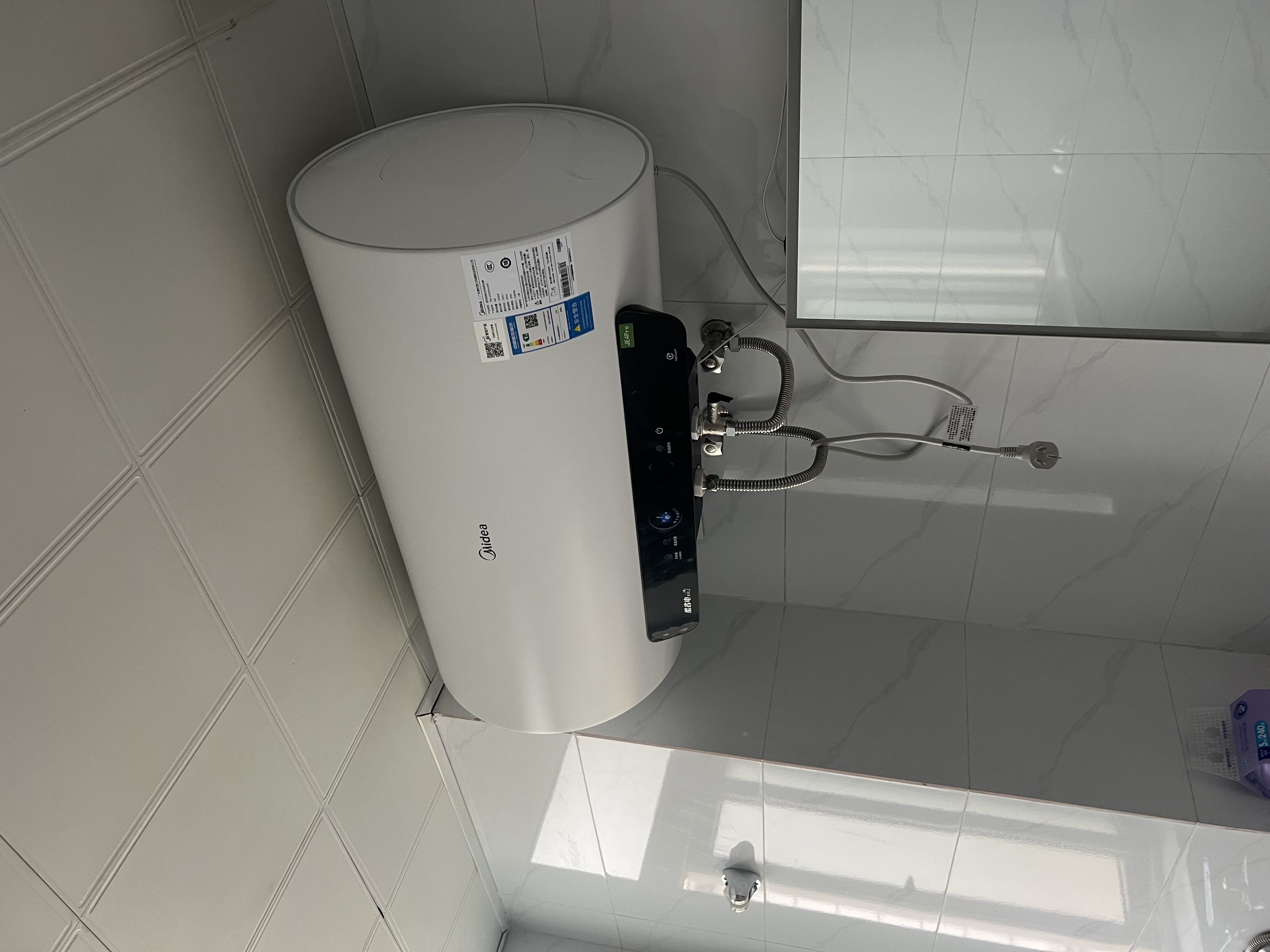 美的（Midea）电热水器家用热水器60升储水热水器省电节能一级能效速热免换镁棒防电墙X1/JM1pro/JE4pro以旧换新 60L 2500W 终身免换镁棒大水量JE4pro 实拍图