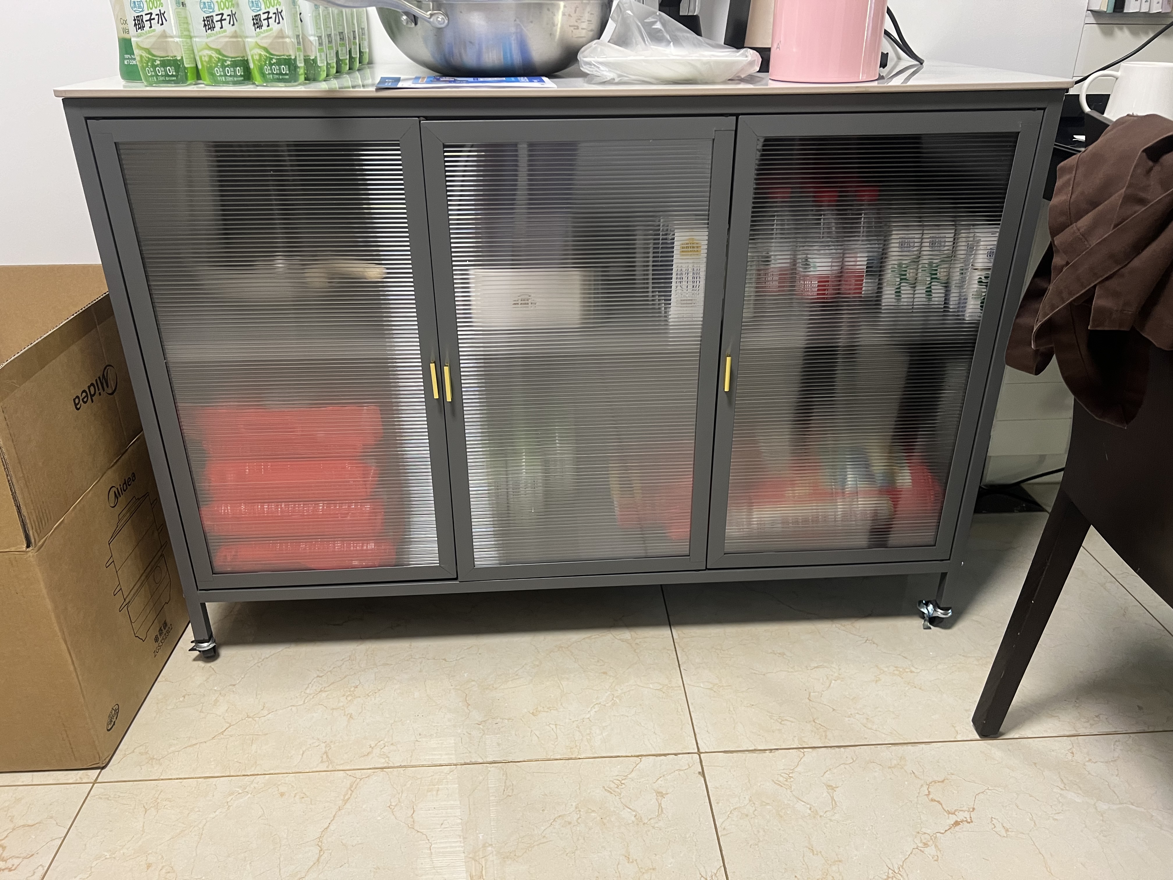 四季沐歌（MICOE）厨房用具置物架落地岩板餐边收纳柜碗柜家用橱柜微波炉烤箱储物柜 加厚岩板【灰-三开门120*42】 实拍图