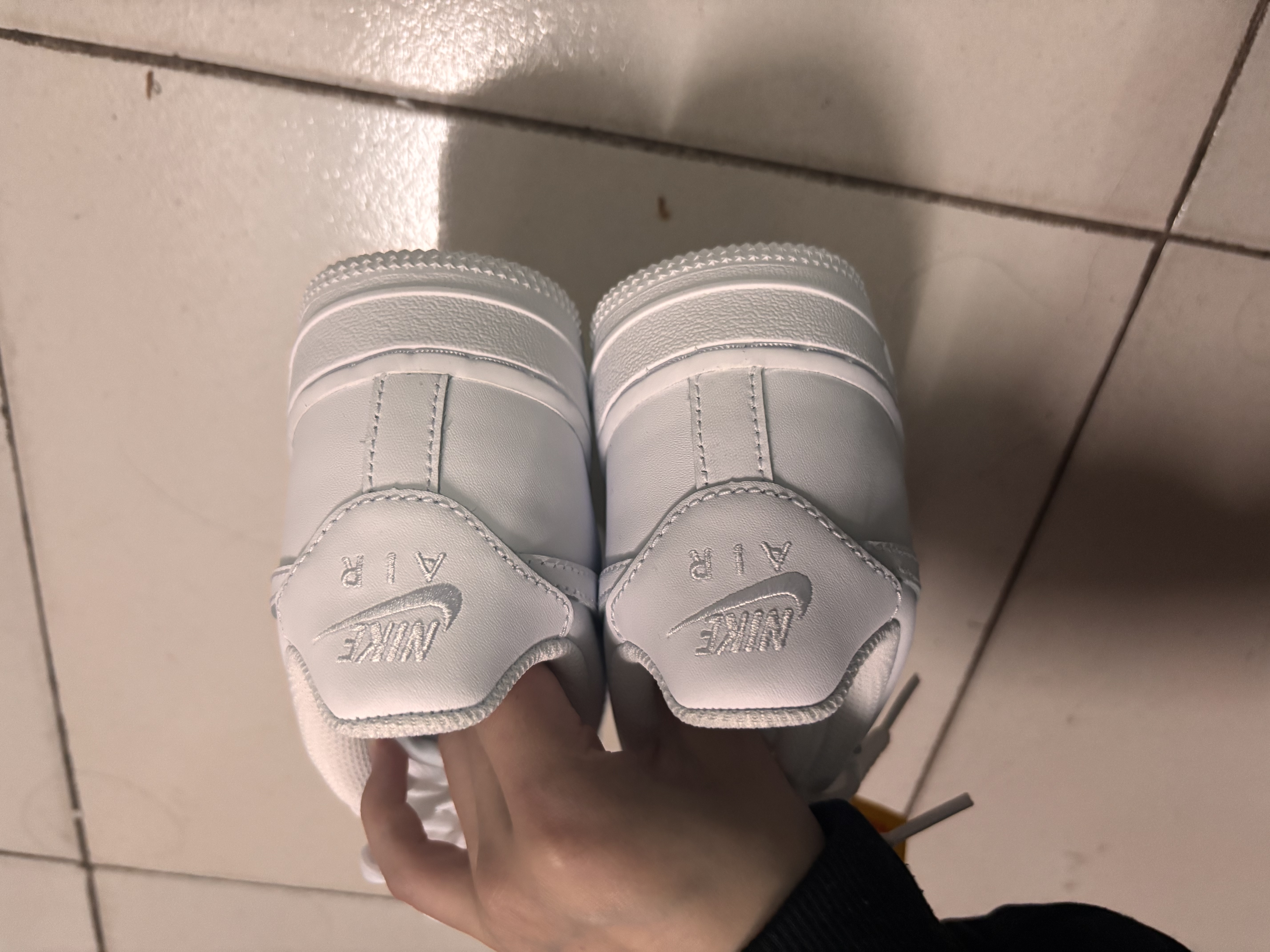耐克NIKE女子空军一号AF1 百搭大童运动鞋DH2920-111白36 实拍图