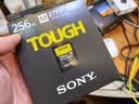 索尼（SONY）256GB SD存储卡 SF-M256T/T1 M系列TOUGH三防规格 U3 V60读速高达277MB/s UHS-II 相机内存卡  实拍图
