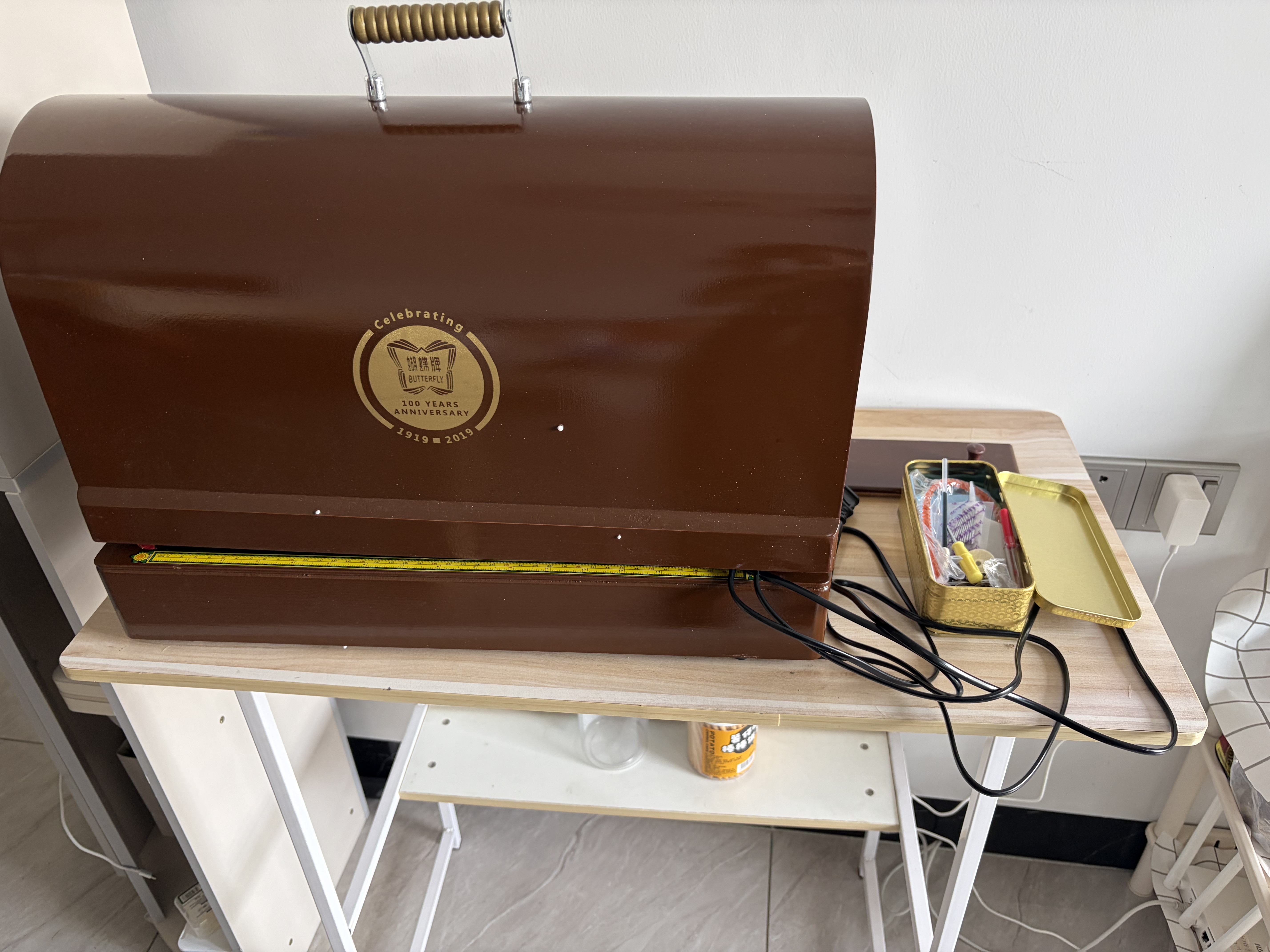 蝴蝶牌（BUTTERFLY）上海老式缝纫机家用电动台式脚踏手提木箱飞人机头衣车吃厚裁缝机 黑色缝纫机+直流电机+加厚木箱 实拍图