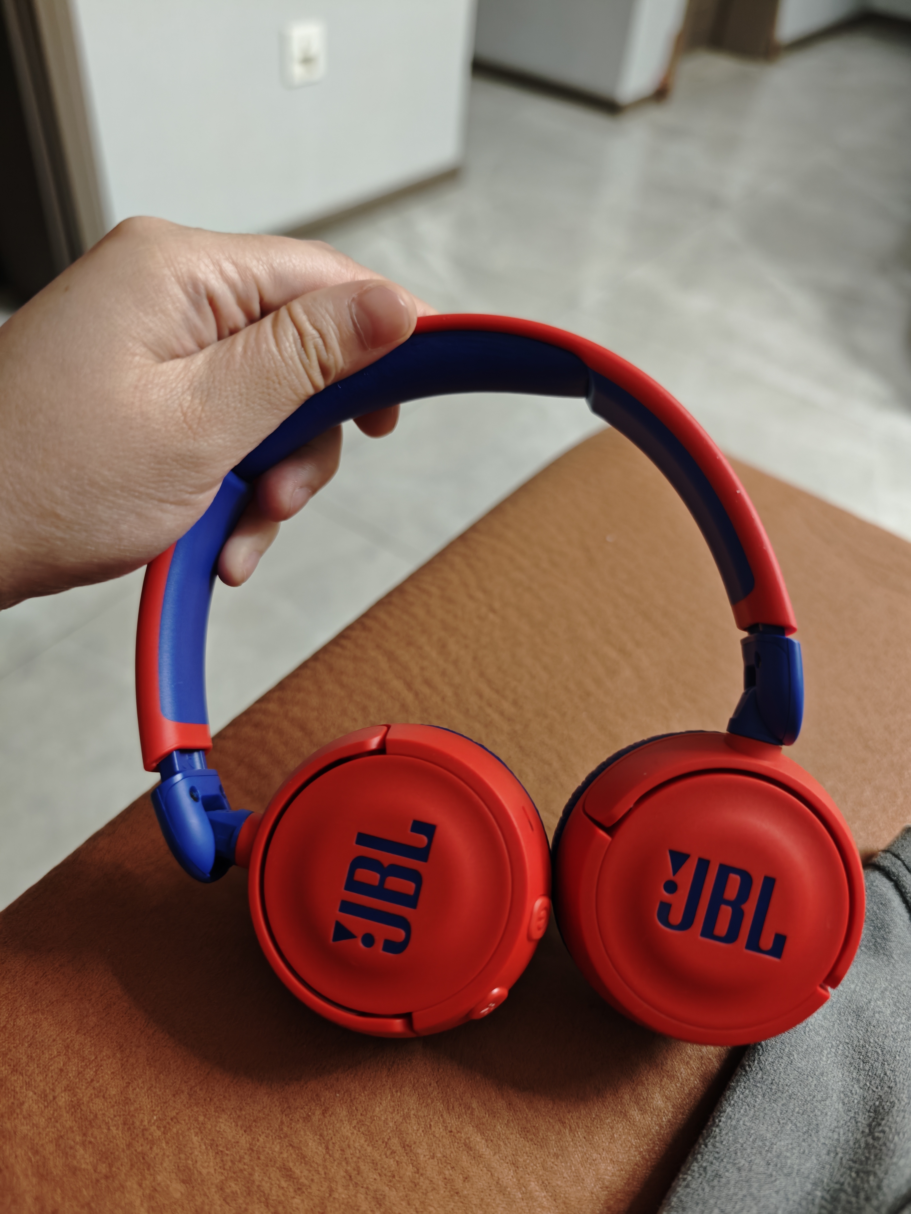 JBLJR310BT 头戴式无线蓝牙儿童耳机 85dB安全音量 英语学习网课 亲子益智教育 便携暑假礼物 星耀红 实拍图