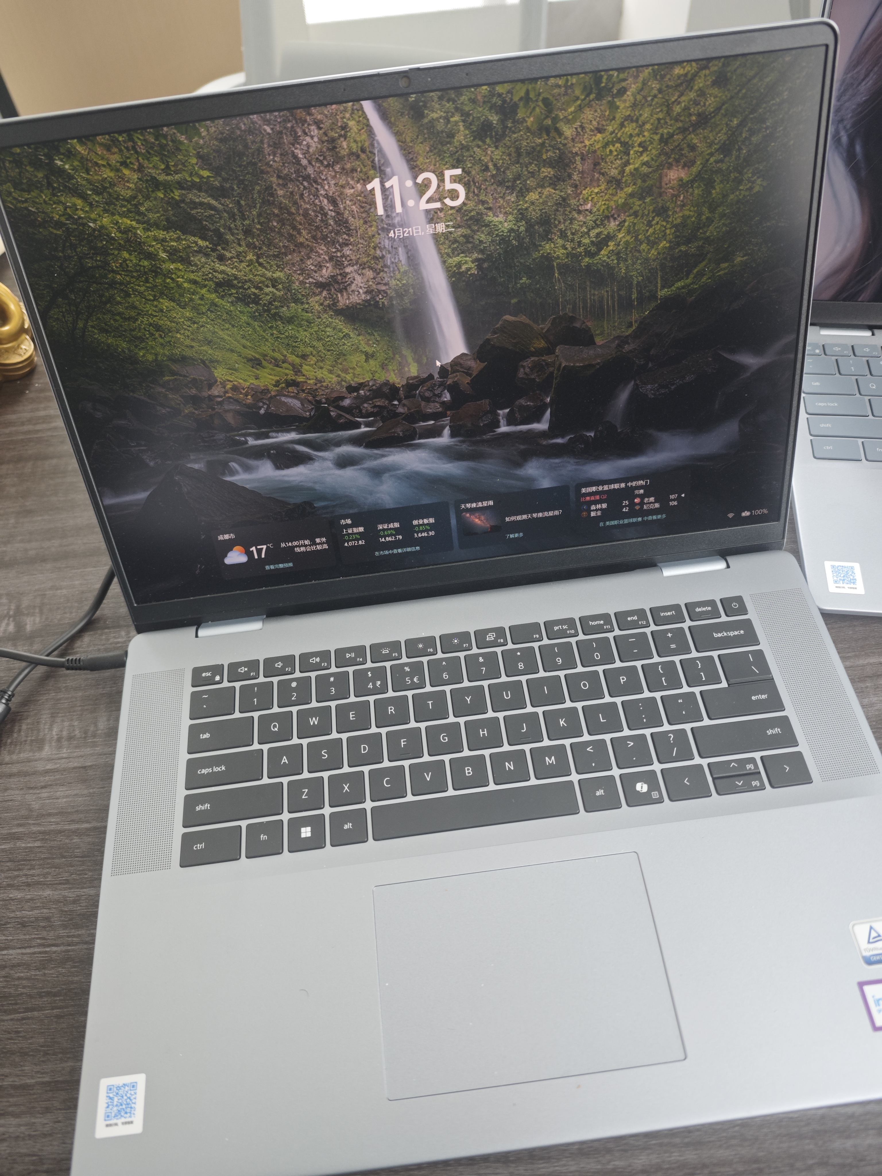 戴尔（DELL）灵越16Plus 7640【2026补贴15%新品】16英寸超轻薄金属笔记本电脑AIPC商务办公学生手提全能超极本 标压酷睿core5-210H 2.5K高清屏120Hz 32G DD 实拍图