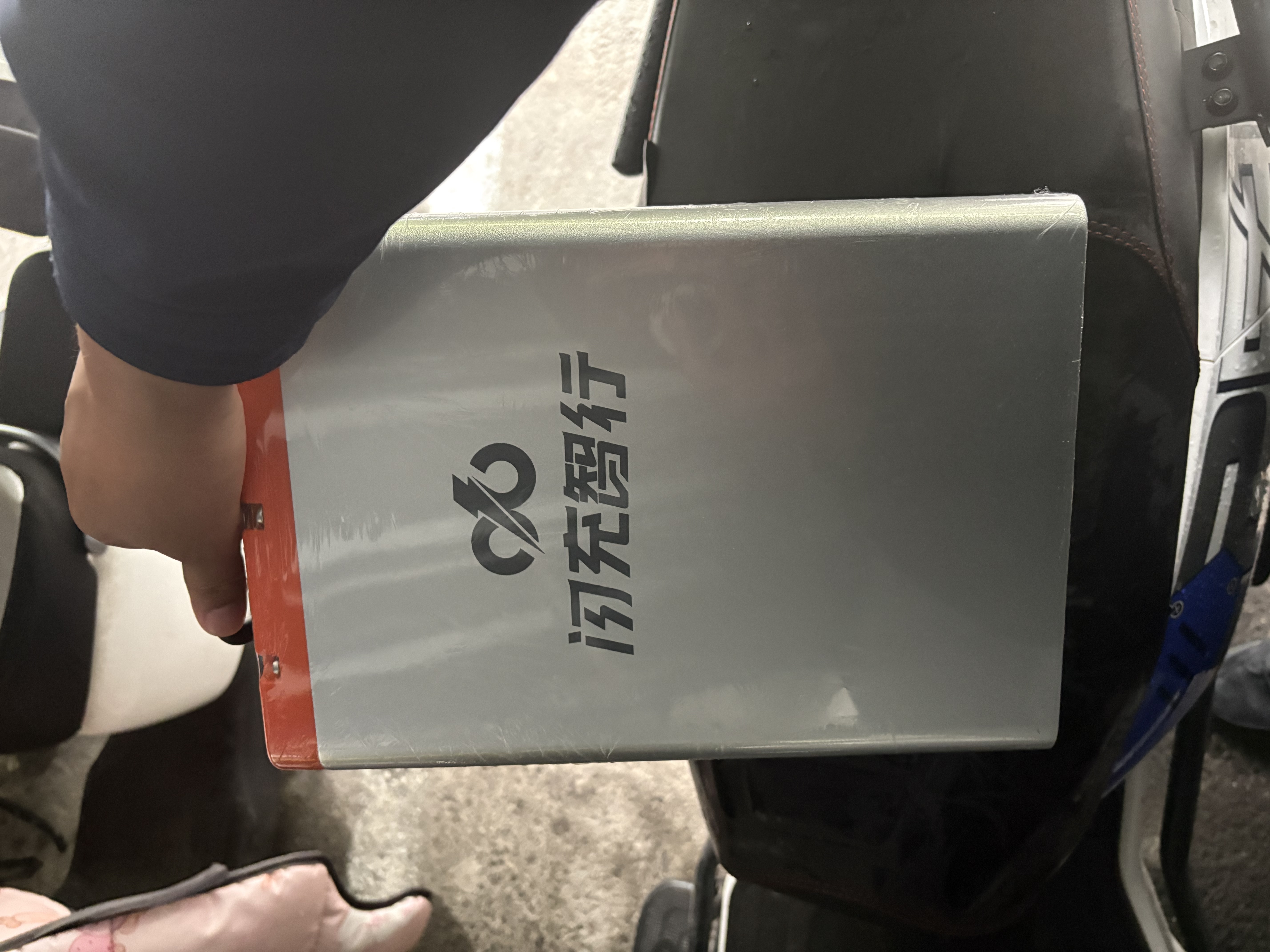 闪充智行电动车锂电池三元锂磷酸铁锂电瓶车72V大容量外卖电动摩托车专用 磷酸铁锂60V45Ah+10A可调充电器 【全新汽车级A品电芯+GPS防盗】 实拍图