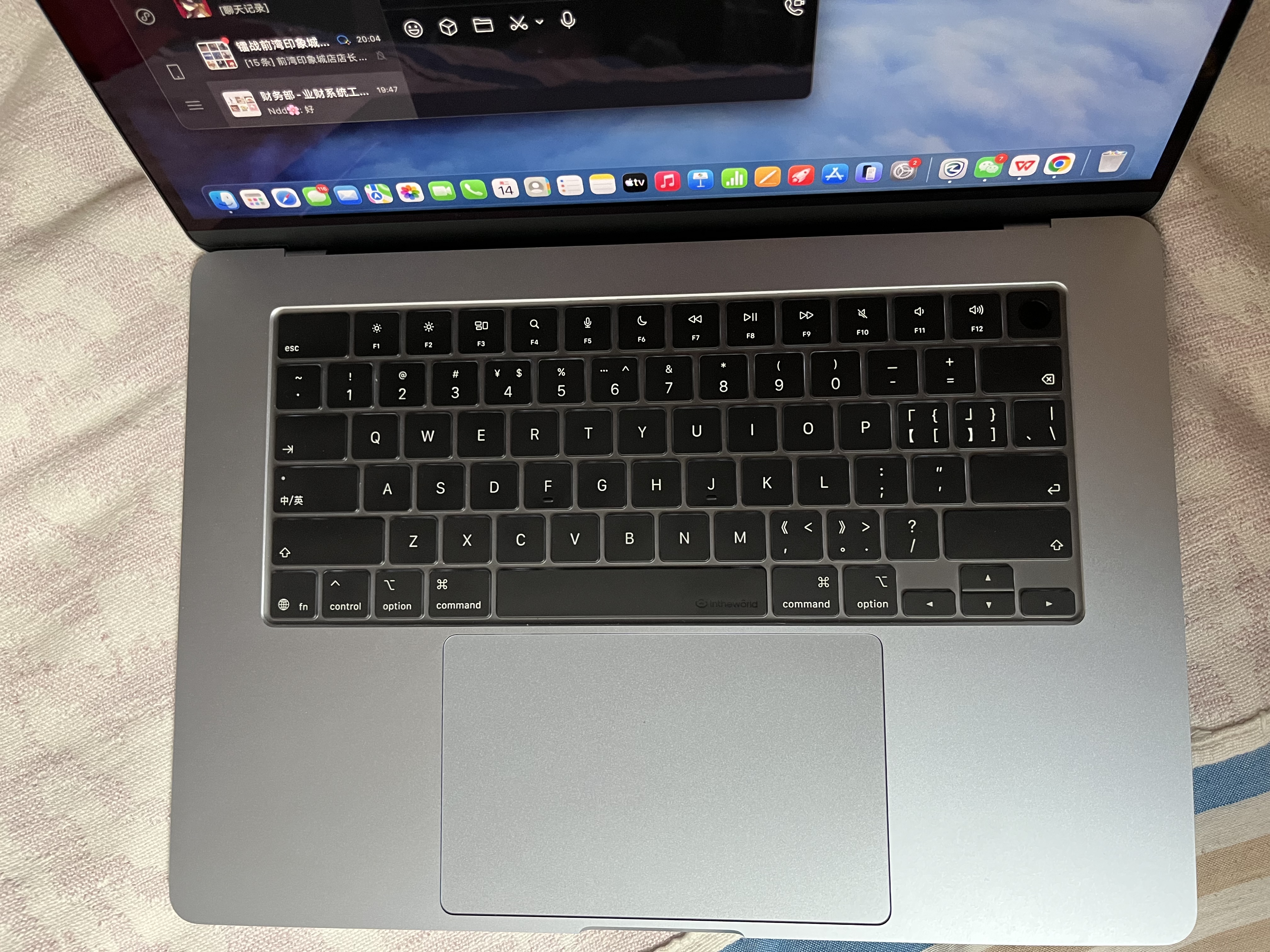 Apple/苹果AI笔记本/2025款MacBookAir 15英寸M4(10+10核)24G 512G天蓝色电脑MC7D4CH/A 实拍图