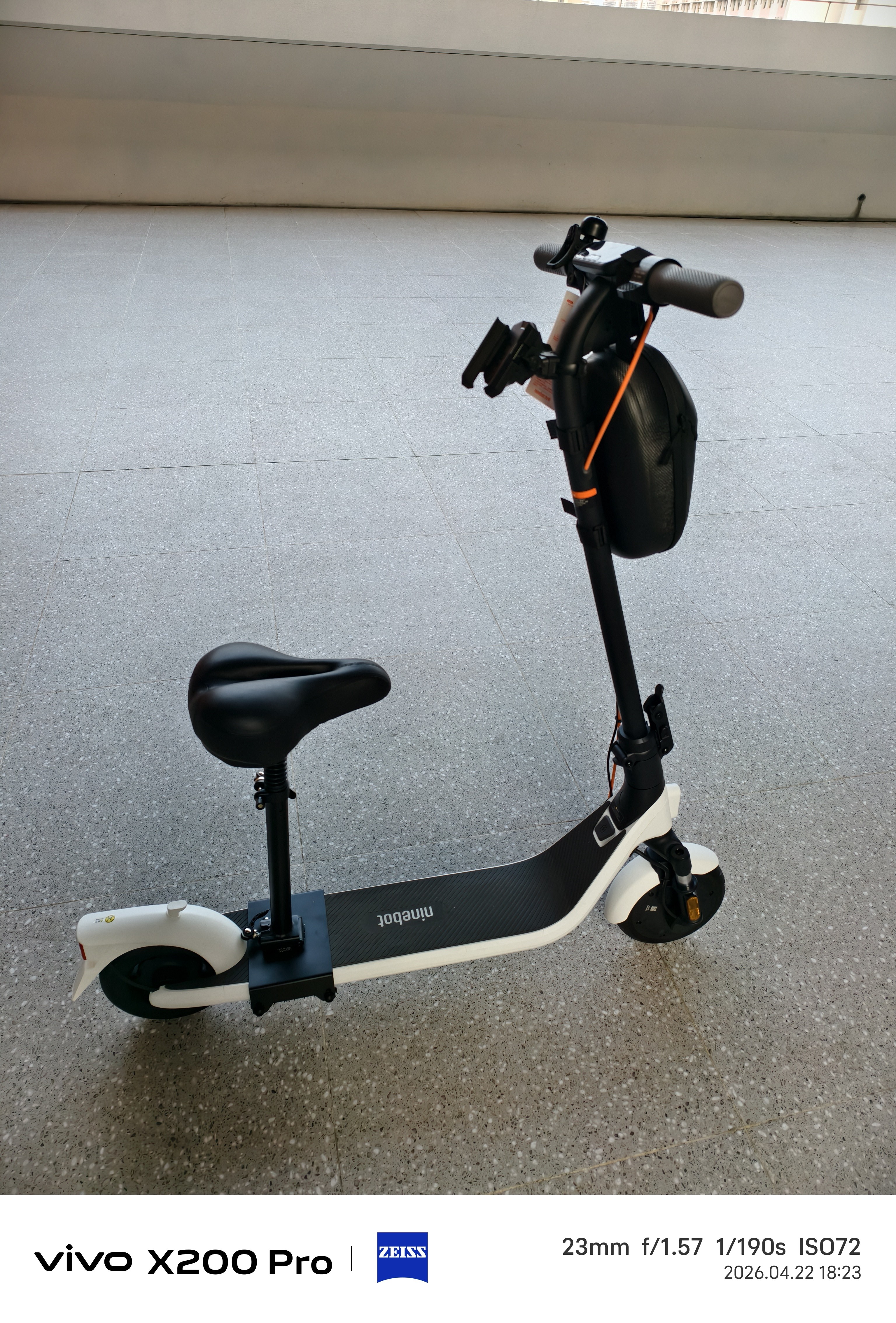 九号Ninebot九号滑板车E2PRO/E2PLUS白色电动车折叠便携女男成人代步女士滑板车校园大学生C2PRO少年 E2plus白 【20KM续航双筒减震】+礼品2 实拍图