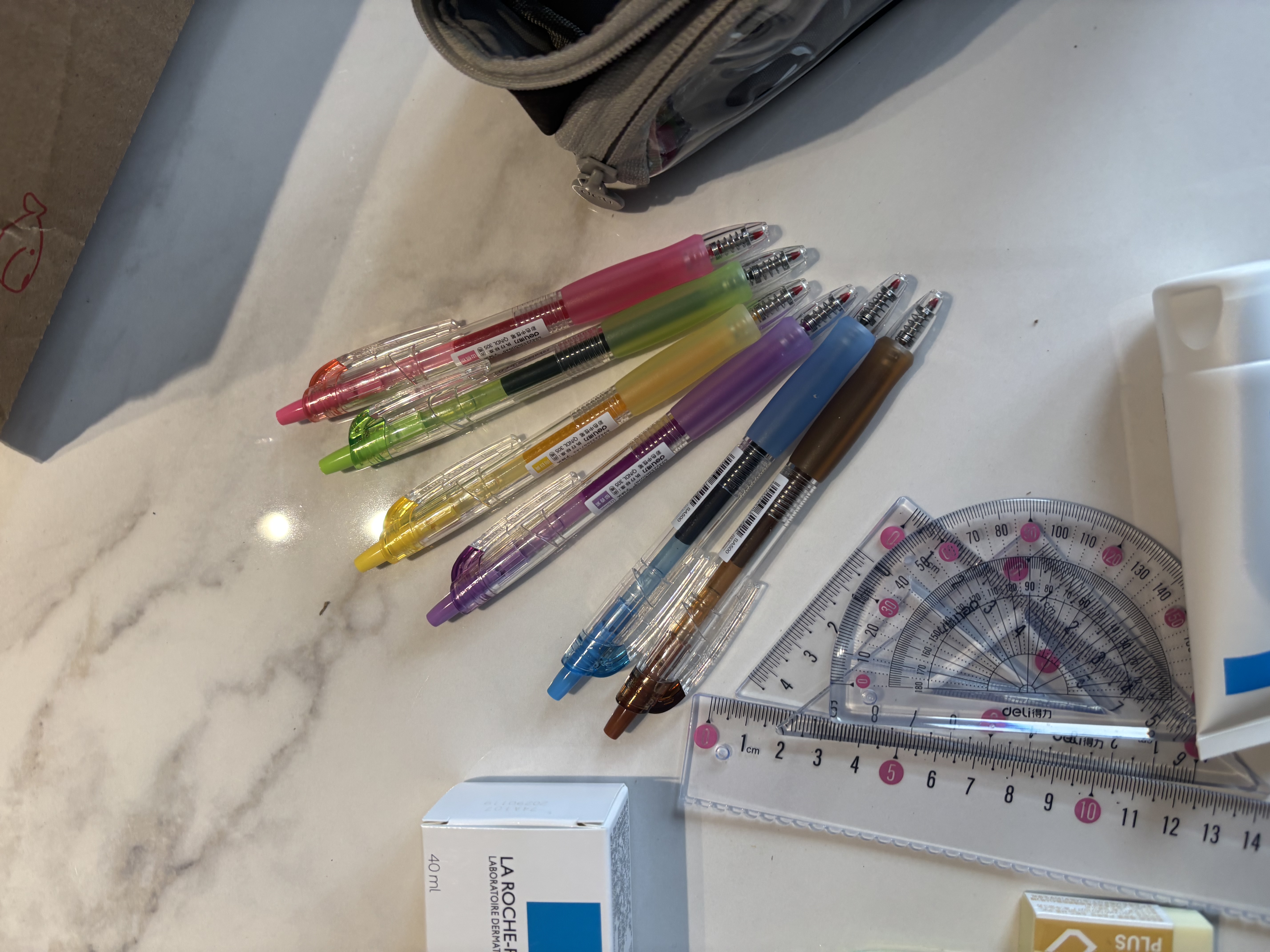 得力(deli)【热门商品】彩色按动中性笔 6色中性笔 0.5mm子弹头学生中性笔水笔签字笔 6支/盒SA503 实拍图