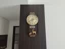 康巴丝（Compas）新中式轻奢日历挂钟2025新款家用时尚时钟客厅钟表挂墙高档大气 福鹿咖木纹（石英机芯） 实拍图