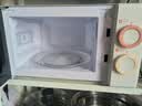 美的（Midea）小滋味系列微波炉变频家用小型奶油风百搭复古转盘式一级能效低频轻音20L预制菜加热（M2H1） 实拍图