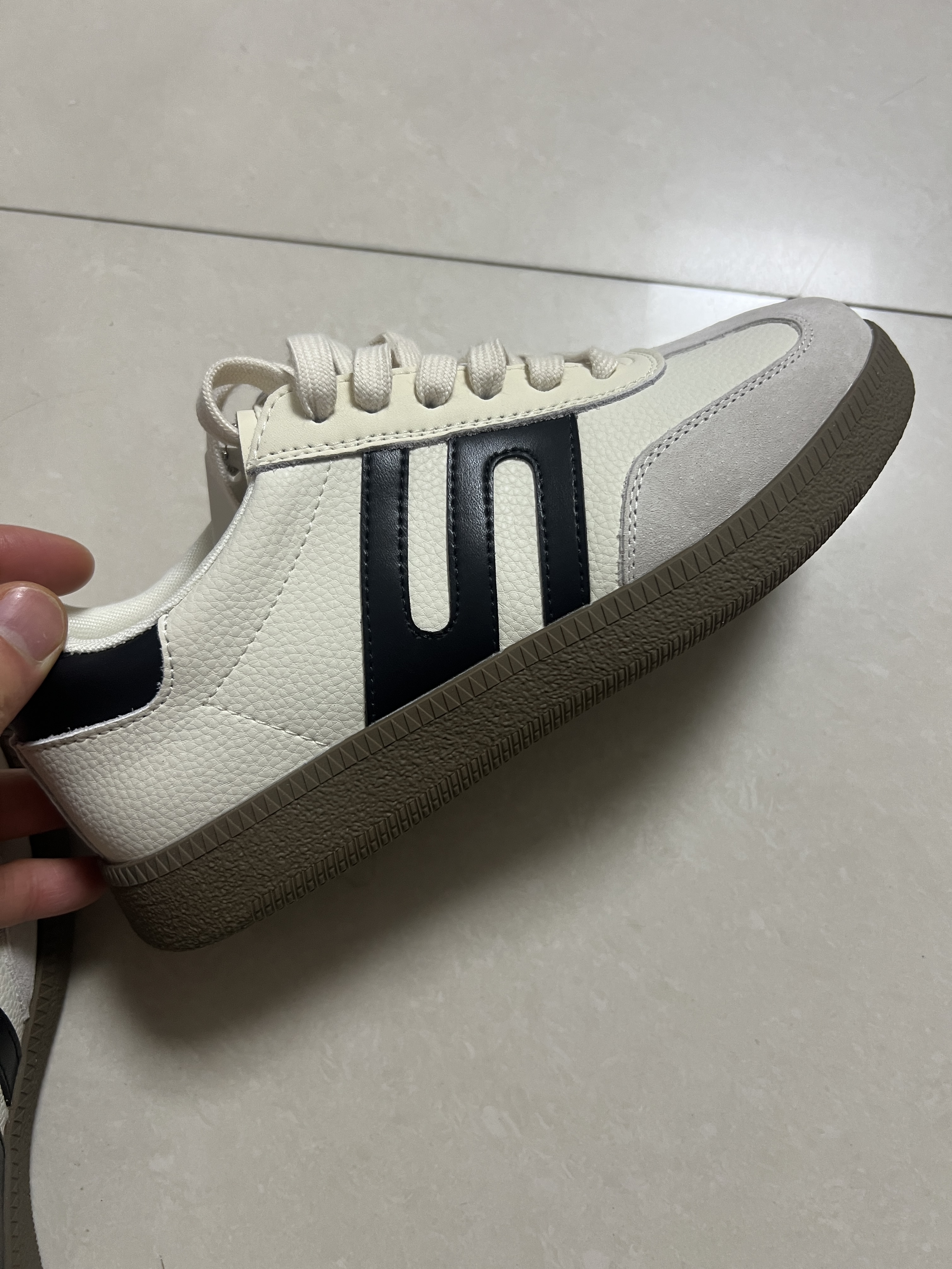 百丽女鞋复古拼色德训鞋春夏季款百搭简约运动休闲鞋B2614AM5 米白 36 实拍图
