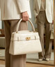 CHARLES&KEITH鳄鱼纹凯莉包手提斜挎婚包包女包生日礼物CK2-50270880-1 Ivory象牙色 S 实拍图
