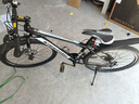 金武端自行车成人山地车公路赛车单车骑行变速超轻越野中学生初中青少年 顶配升级版-辐条轮-黑白色 26寸21速 实拍图