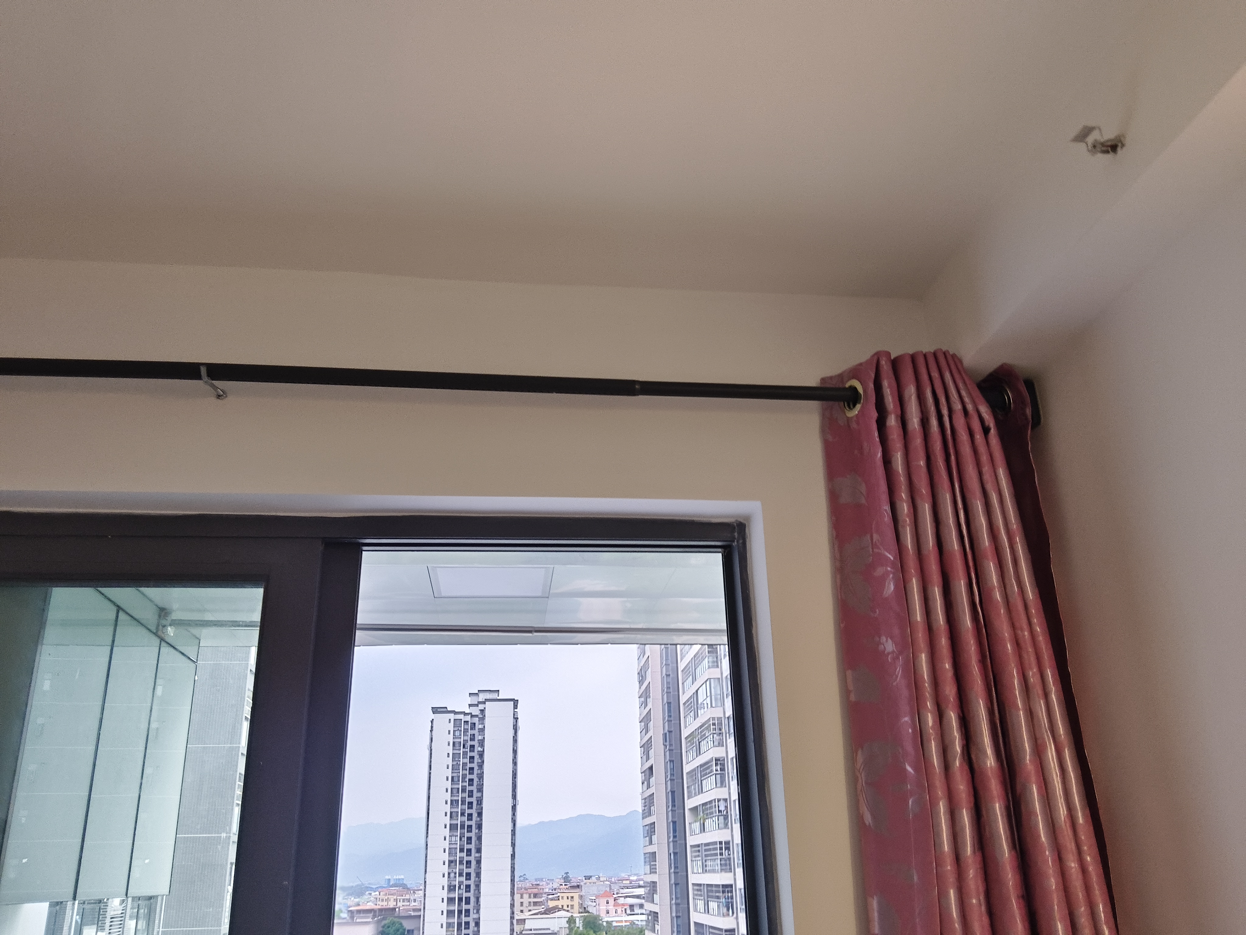 MYMOODHOUSE免打孔伸缩晾衣杆窗帘杆浴室浴帘杆可伸缩晾衣架挂衣撑杆240-310 实拍图