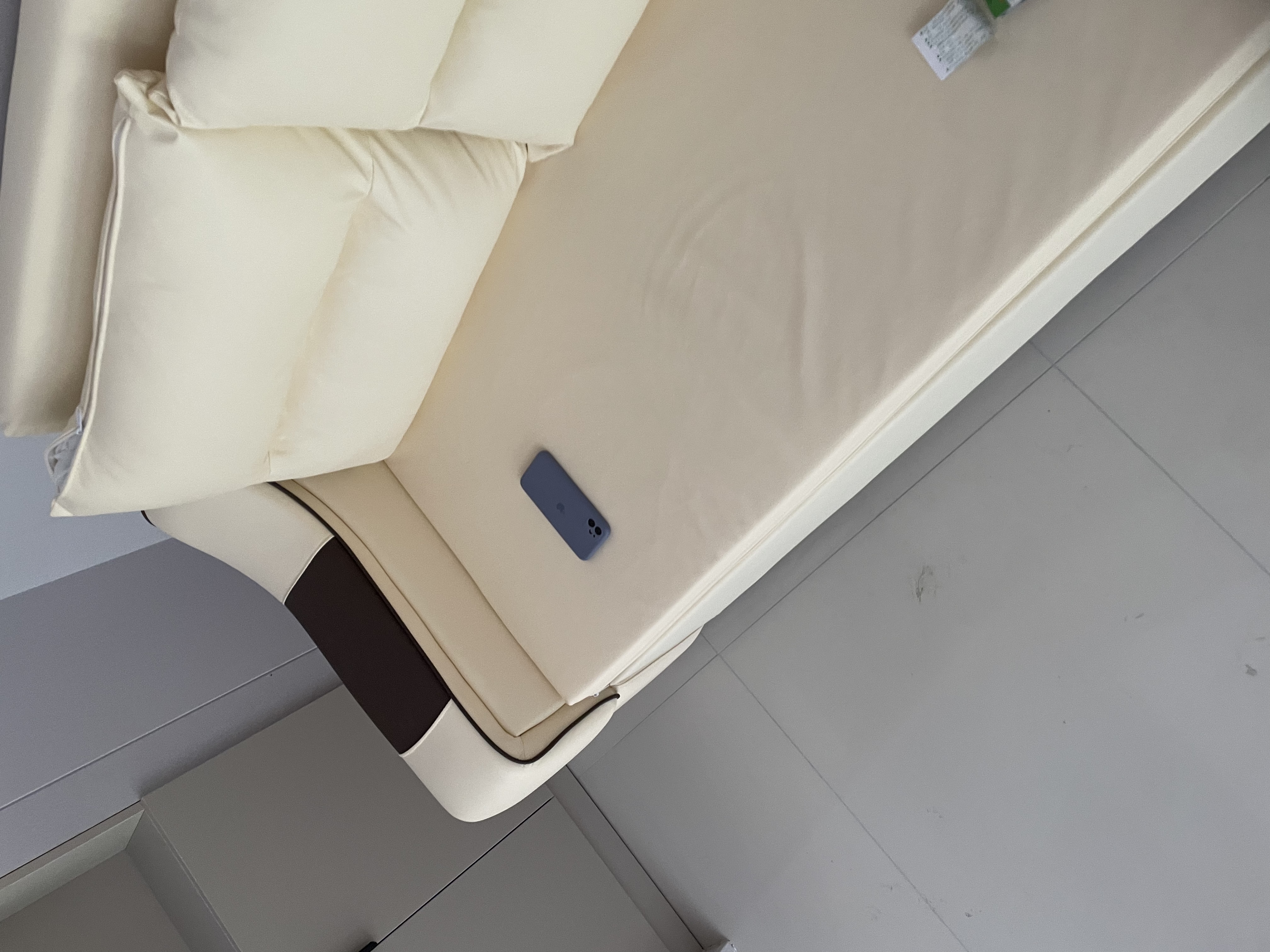 派町 沙发床现代简约小户型多功能客厅折叠两用沙发床猫爪皮卧室 外径2.2米可储物附带无线充 高密度海绵版(猫爪皮） 实拍图