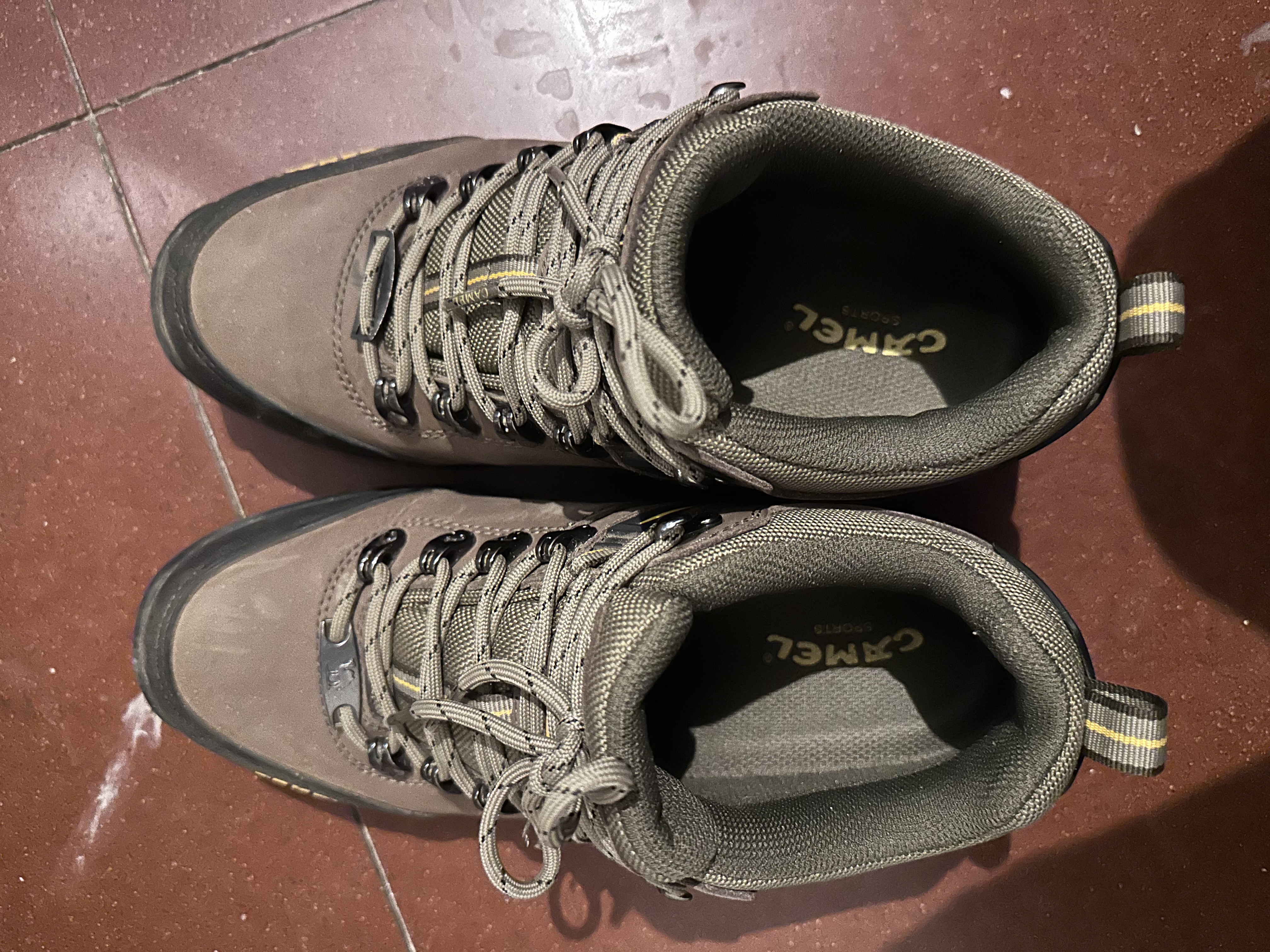 骆驼（CAMEL）户外登山鞋男 耐磨徒步鞋牛皮户外鞋 A63202a6015 军绿 41 实拍图