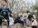 户外登山包双肩徒步旅行包大容量男女旅游轻便情侣防水超轻户外包 浅灰色 实拍图