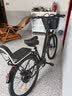 凤凰（Phoenix）【L8】电动自行车锂电池电动车男女通勤轻便长续航电助力自行车 L8黑色/速度传感/单速/线碟/26寸辐条轮/36V 10AH助力续航40-50公里 实拍图