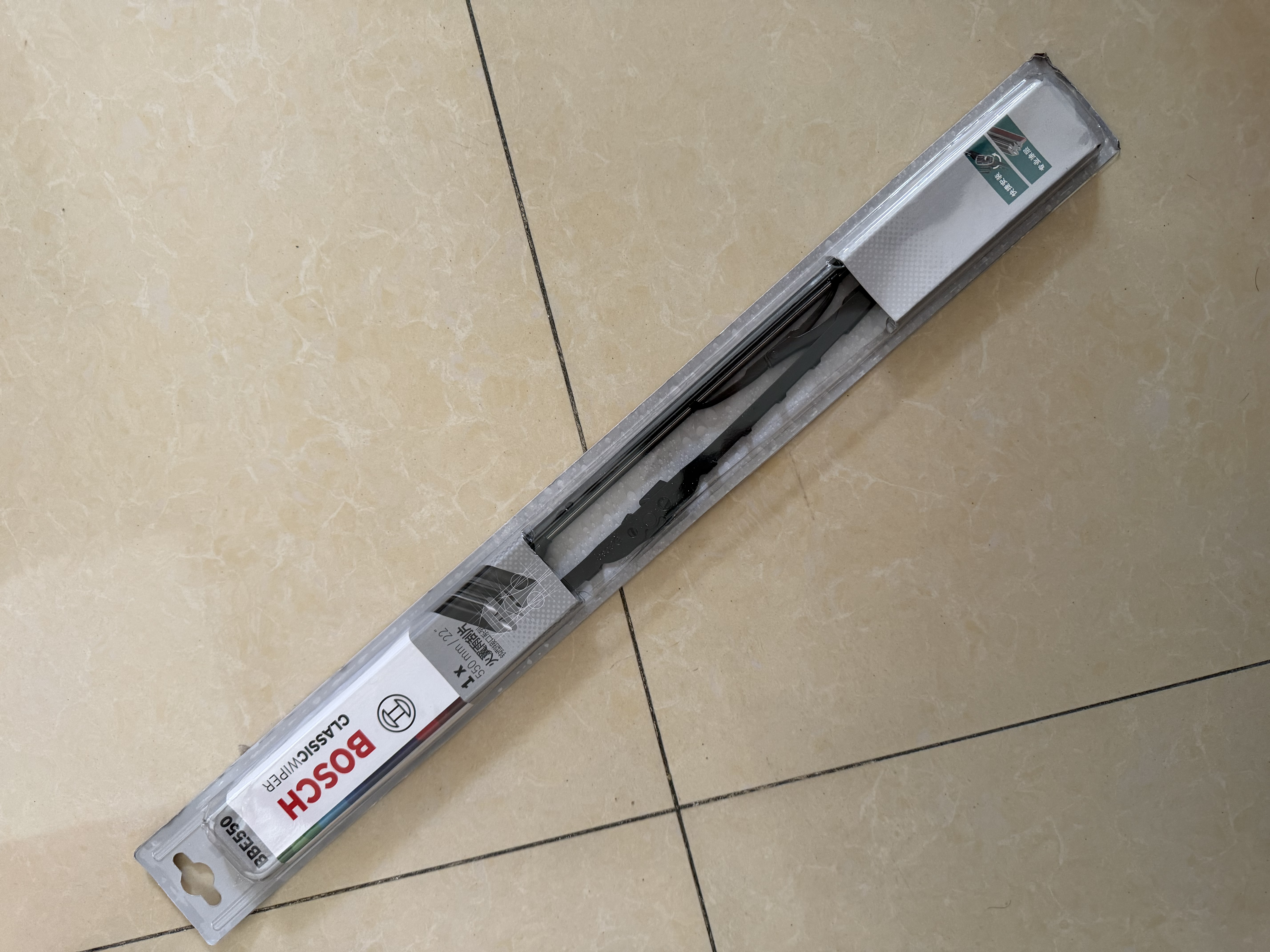 博世（BOSCH）雨刷器雨刮器片火翼有骨U型22/17(06-11日产轩逸/02-19轩逸经典) 实拍图