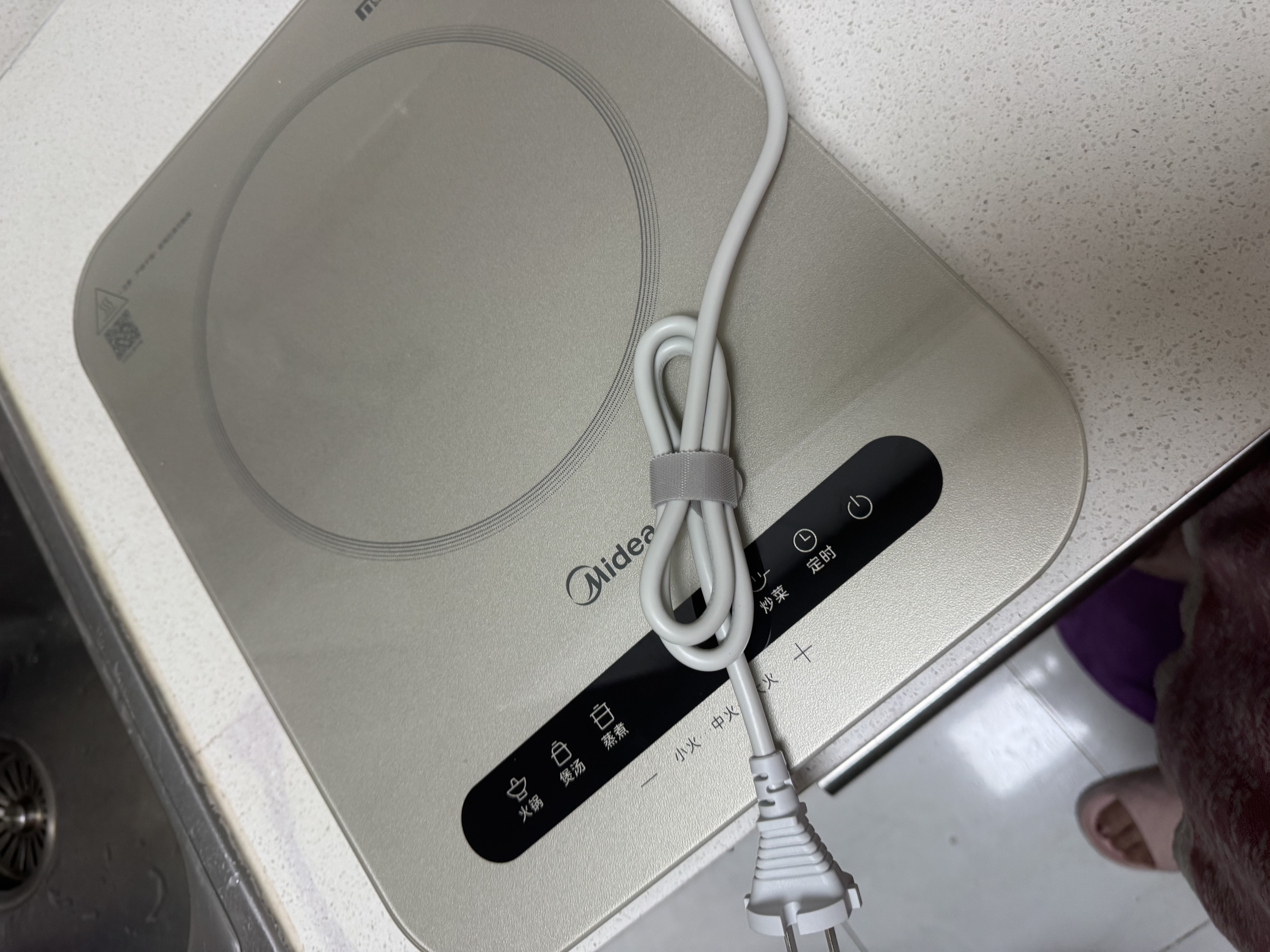 美的（Midea）电磁炉 2200W家用大功率电磁灶 9档匀火4D防水多功能烹饪 一键爆炒触控面板 线下门店同款一套带锅 升级二级能效丨恒匀火丨2200W猛火 实拍图