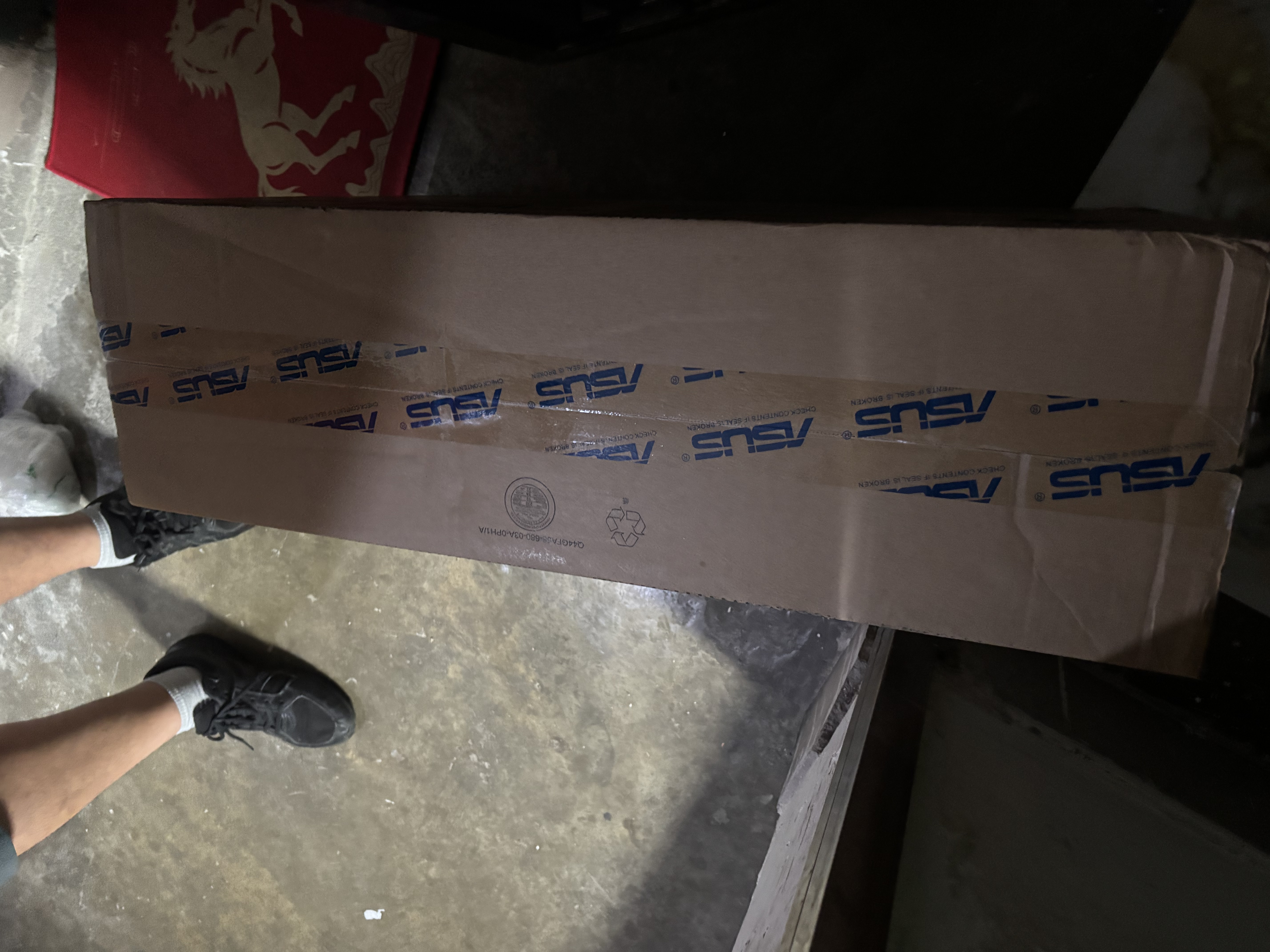 华硕VG27UQEL5A 27英寸显示器4K 80Hz双模1K 310Hz电竞FastIPS FreeSync无撕裂G-sync 0.3ms响应HDR400 实拍图