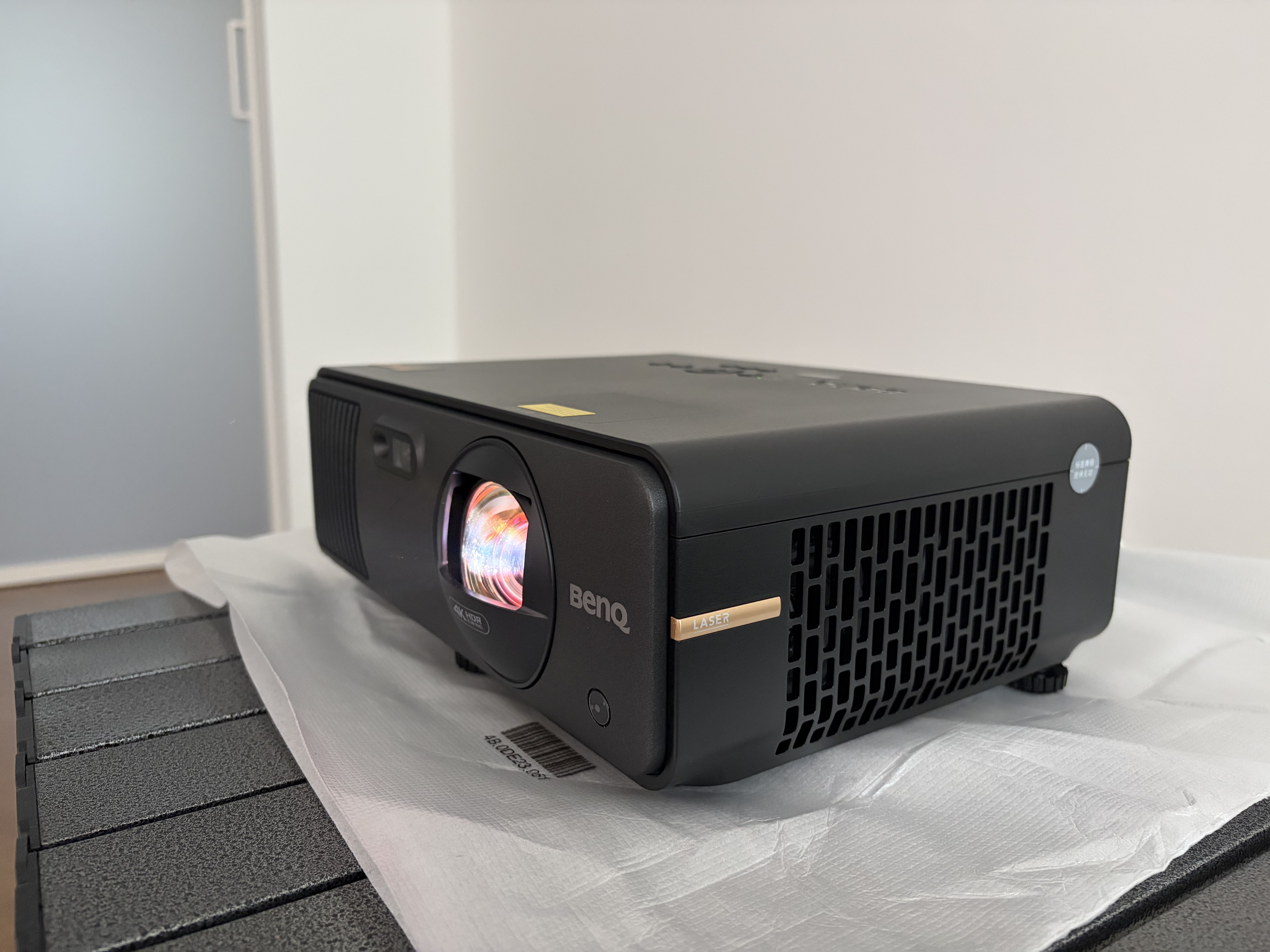 明基（BenQ）AK700ST投影仪家用 激光投影 240Hz高刷（4K超清 0.65大芯片 4000流明 短焦 HDR Pro 电动镜头） 实拍图