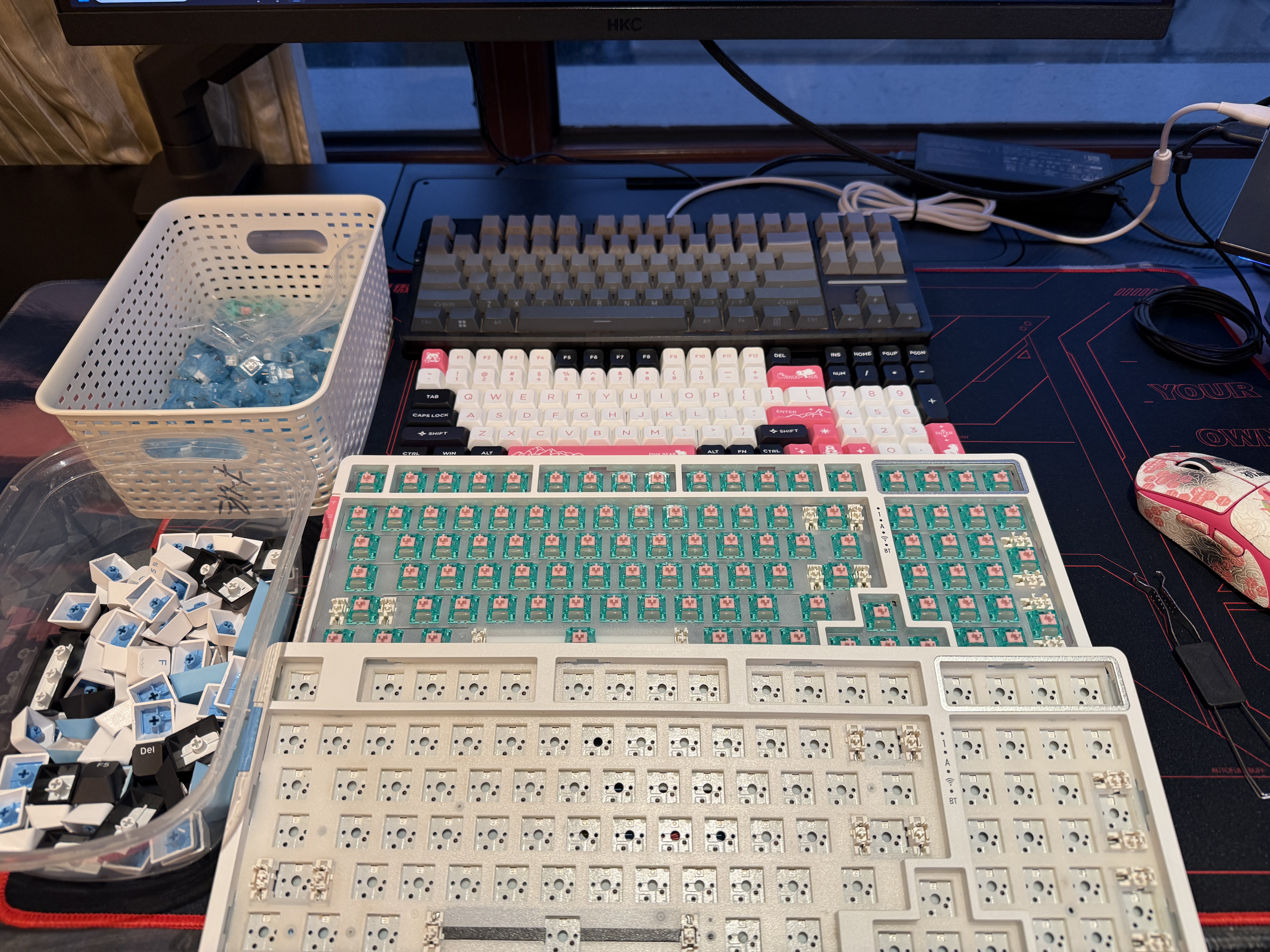 VGN V98Pro V3/V4 有线/蓝牙/无线三模客制化机械键盘99键 10000mAh电池gasket结构 电竞游戏办公 V98Pro-V3 黛玉轴 草莓熊限定款 实拍图